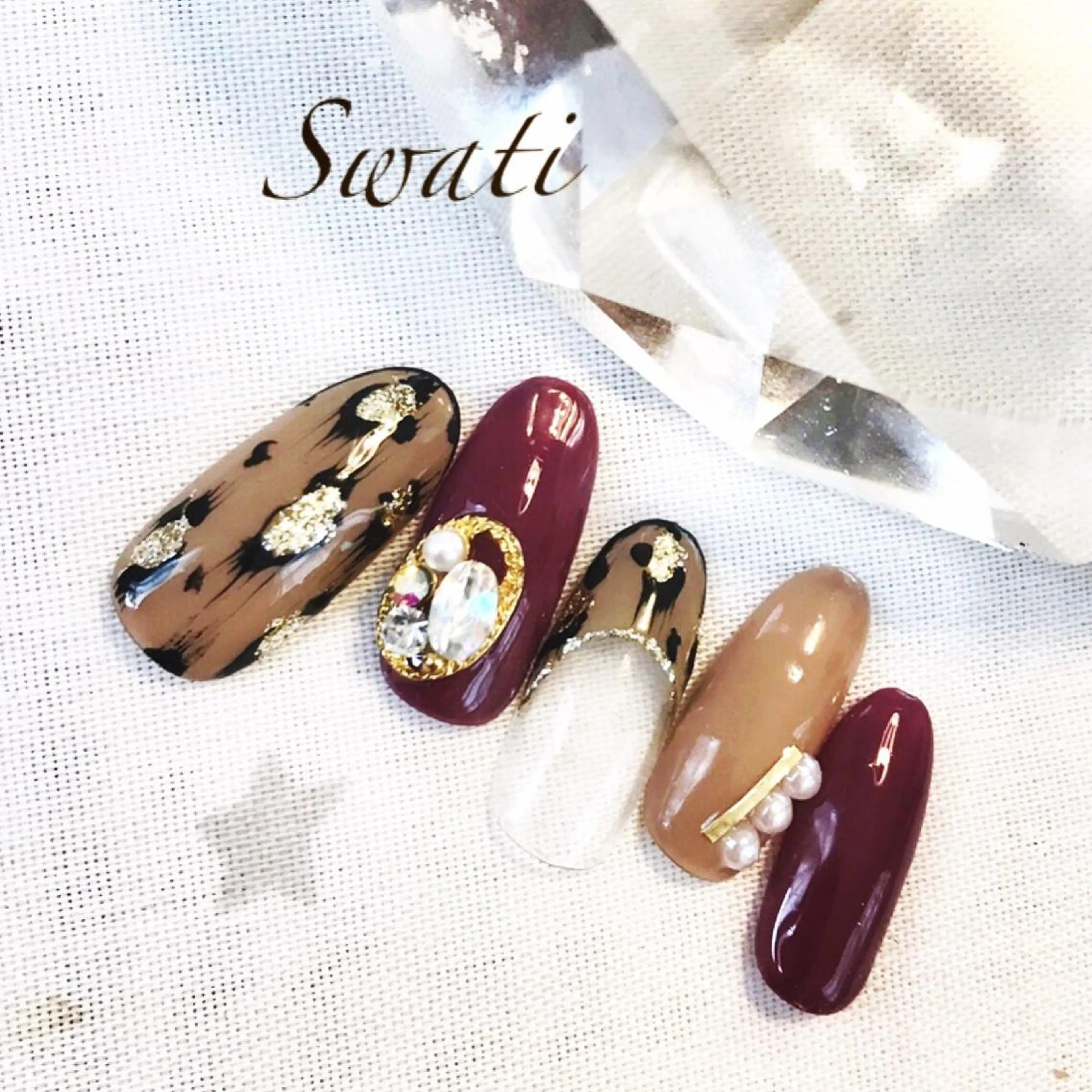 ネイル アニマル柄 アートネイル ボルドー キラキラネイル オフィスネイル yuko （ネイリスト）のネイルデザイン