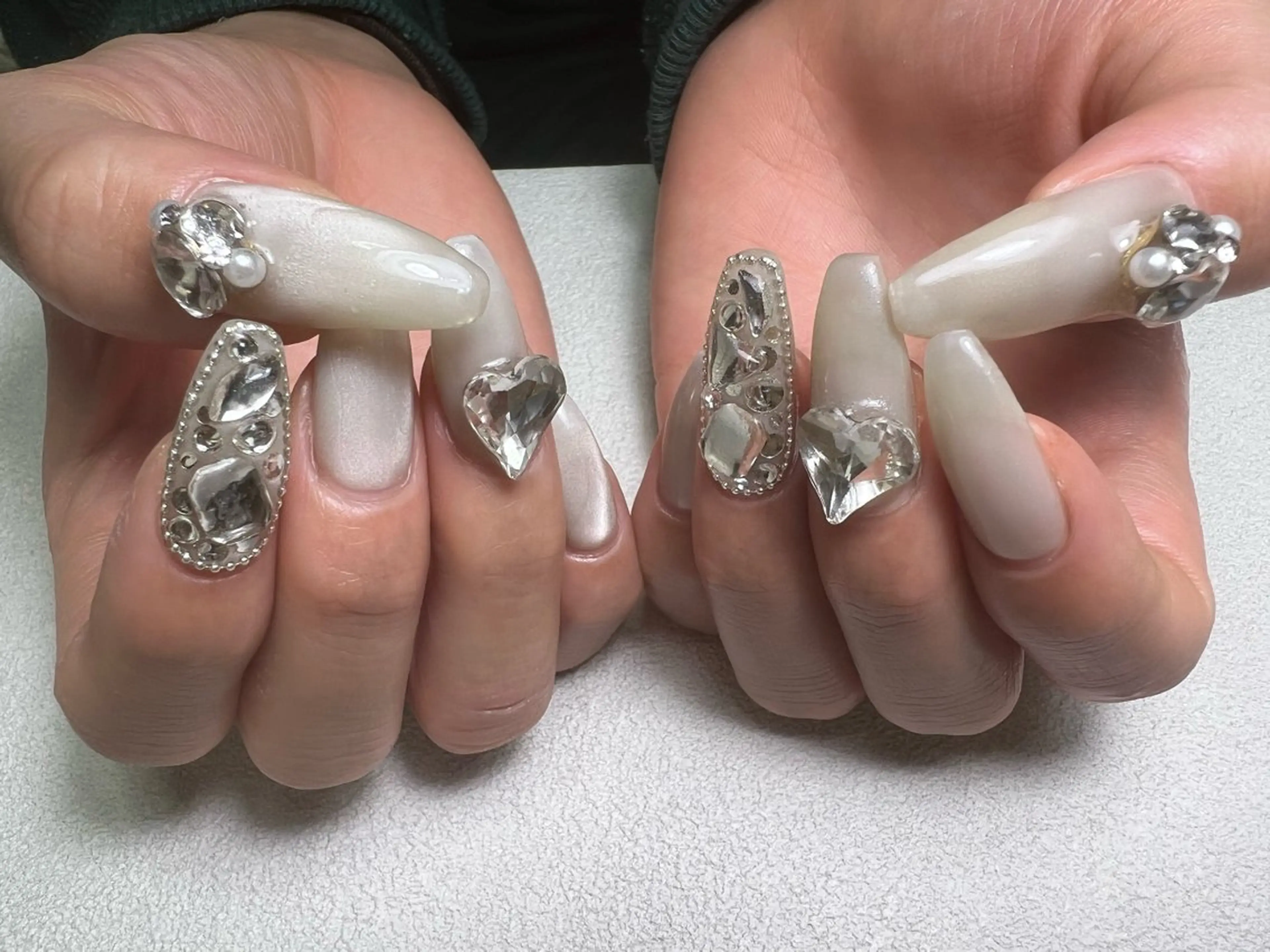 ネイル ストーンネイル private salon Lem.所属・Lem. Sayaのネイルデザイン