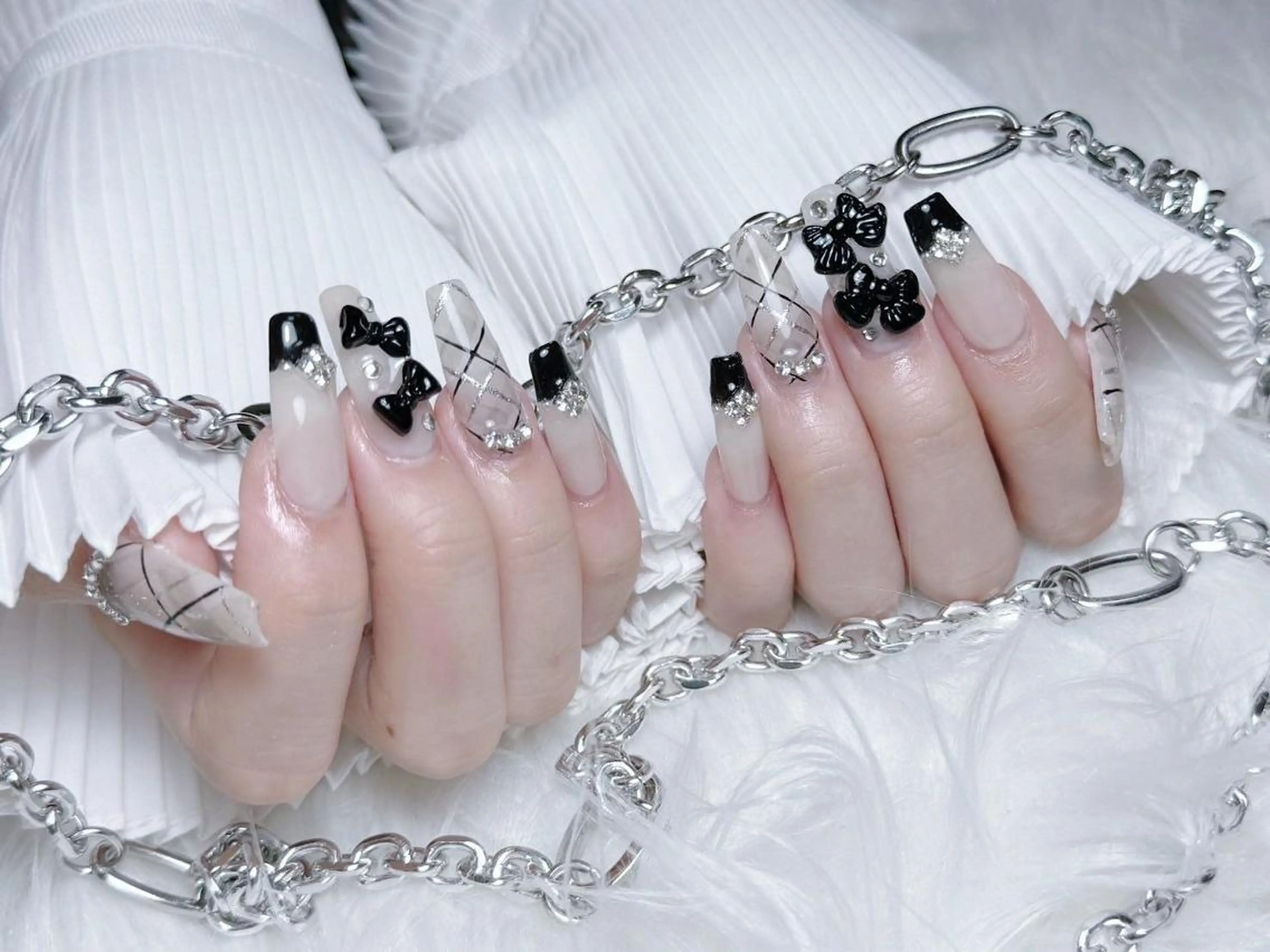 ネイル RAFFINE 月🦋🩵のネイルデザイン