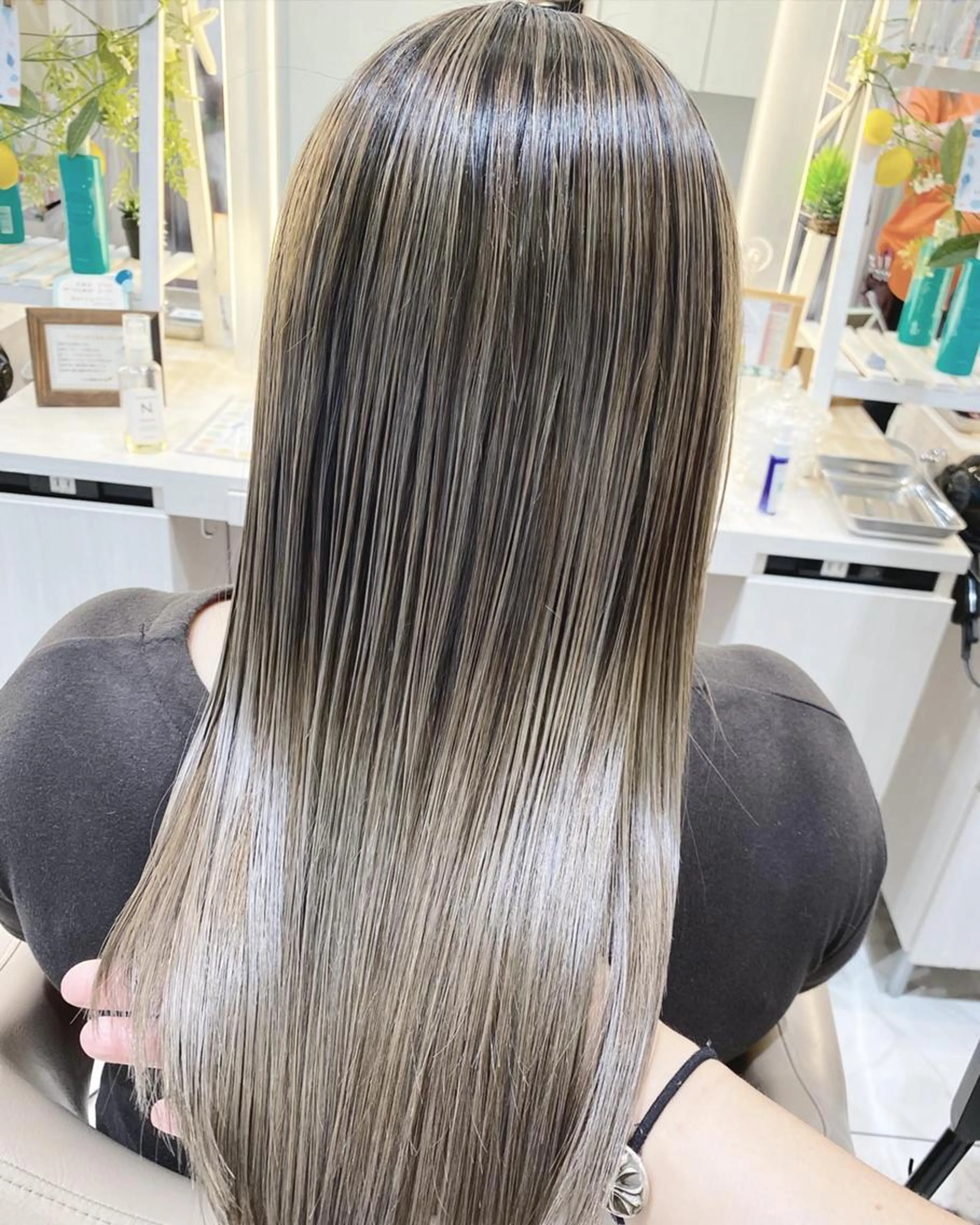 【透明感のある色味🫧】ダメージレス透明感🎶イルミナカラー✨の写真