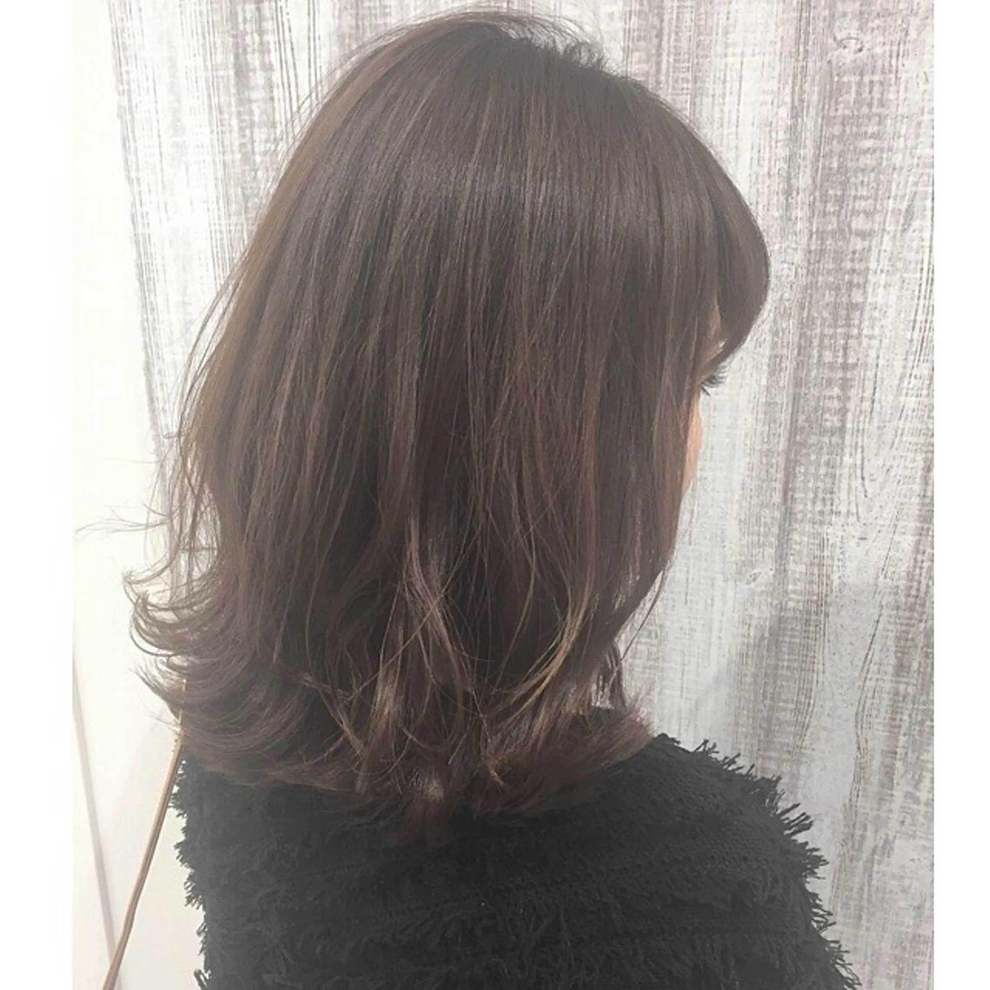 ミディアム カラー ヘアアレンジ ベージュカラー ハイライトカラー ハイライト 透明感♡︎♡︎ 佐々木早苗のヘアスタイル