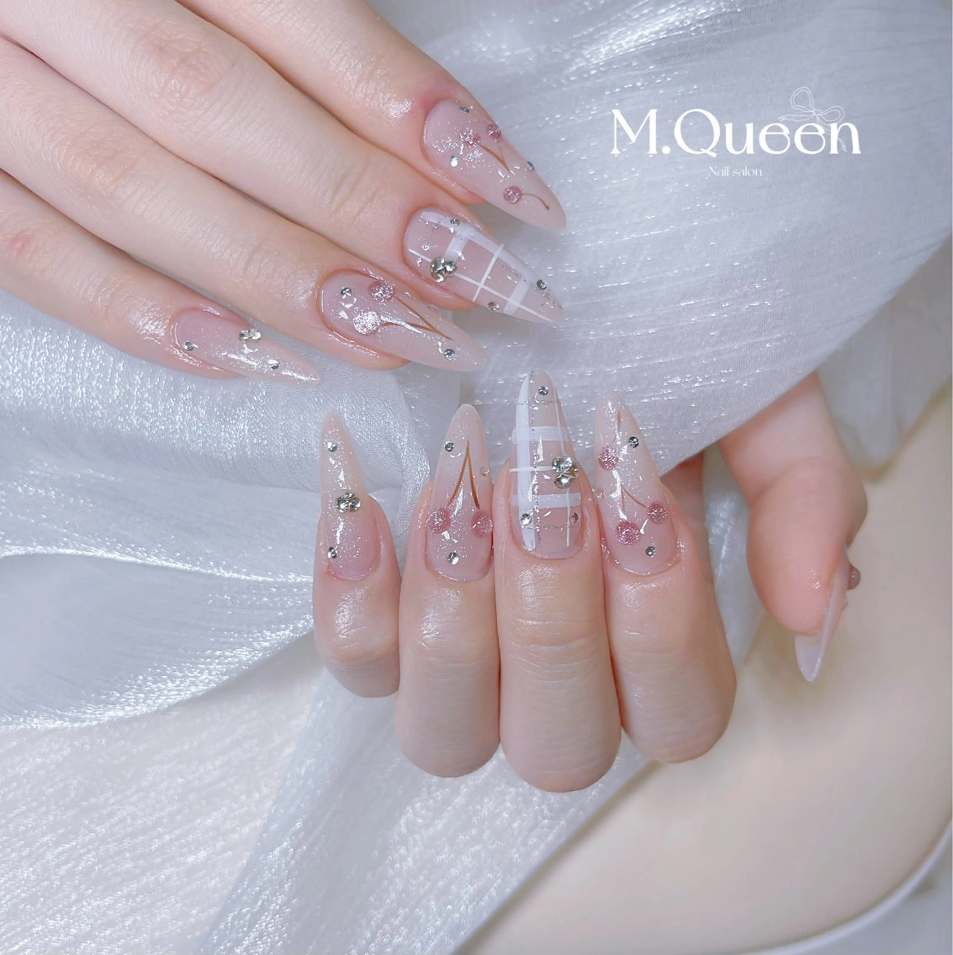 ネイル ハンドネイル MQueen ネイルサロンのネイルデザイン