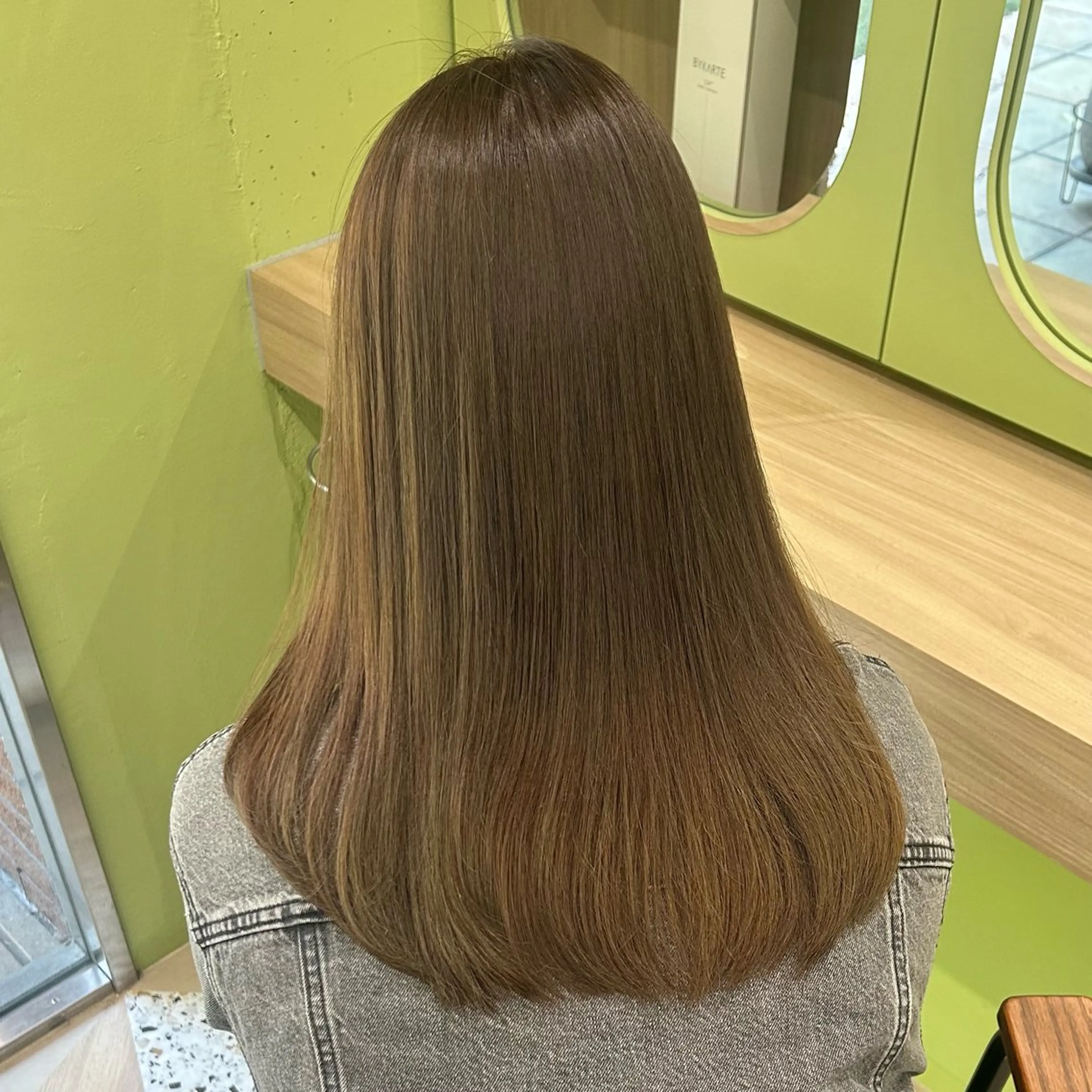 セミロング カラー ベージュカラー ブリーチ ブラウンカラー ショコラベージュ 透明感カラー カット ヘアカラー トリートメント ブリーチなしベージュ /ヘアセット/ミユのヘアスタイル