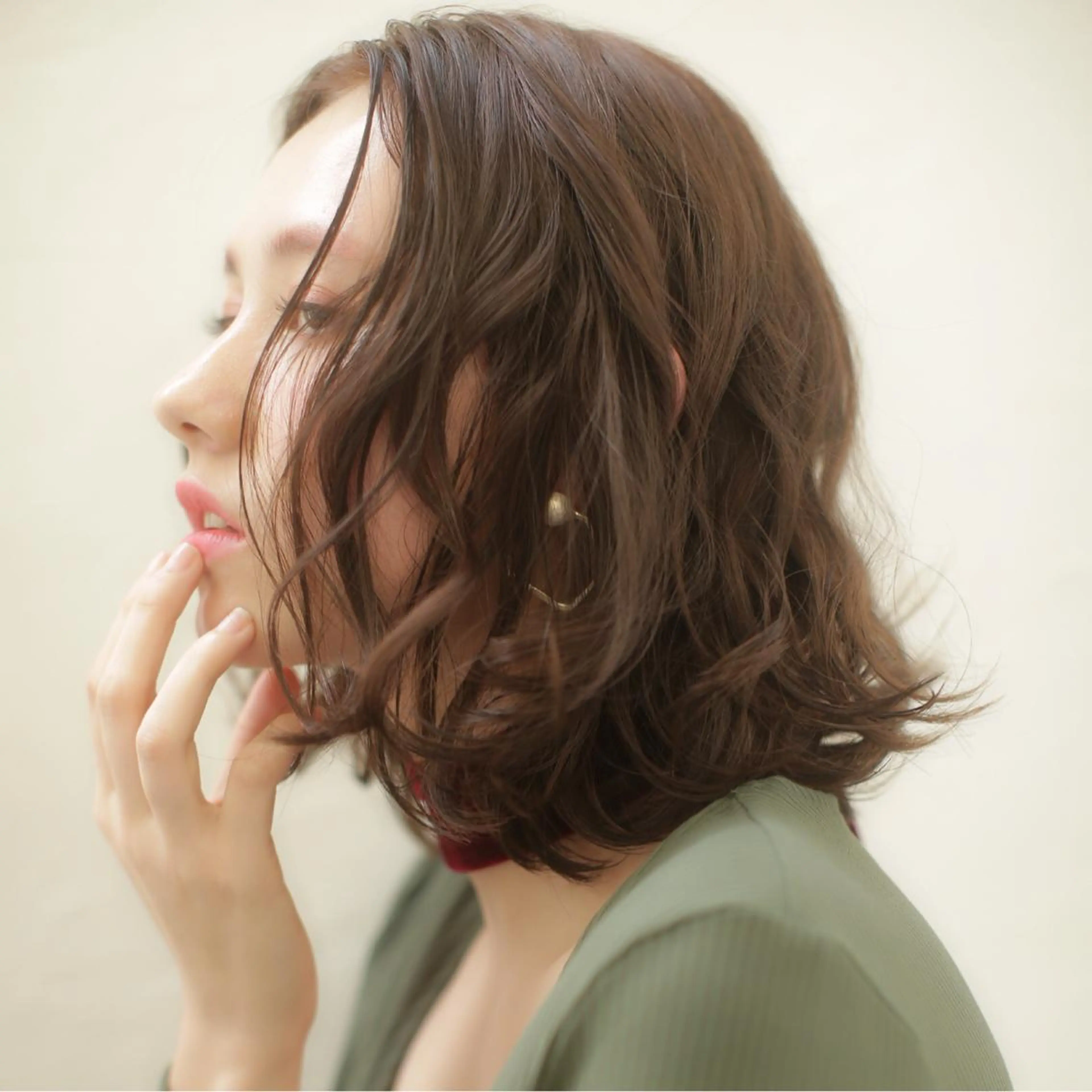 ミディアム カラー パーマ ヘアアレンジ ミディアムパーマ ブリーチ デザインカット トリートメント 心斎橋 女性 スタイリスト  大阪のヘアスタイル