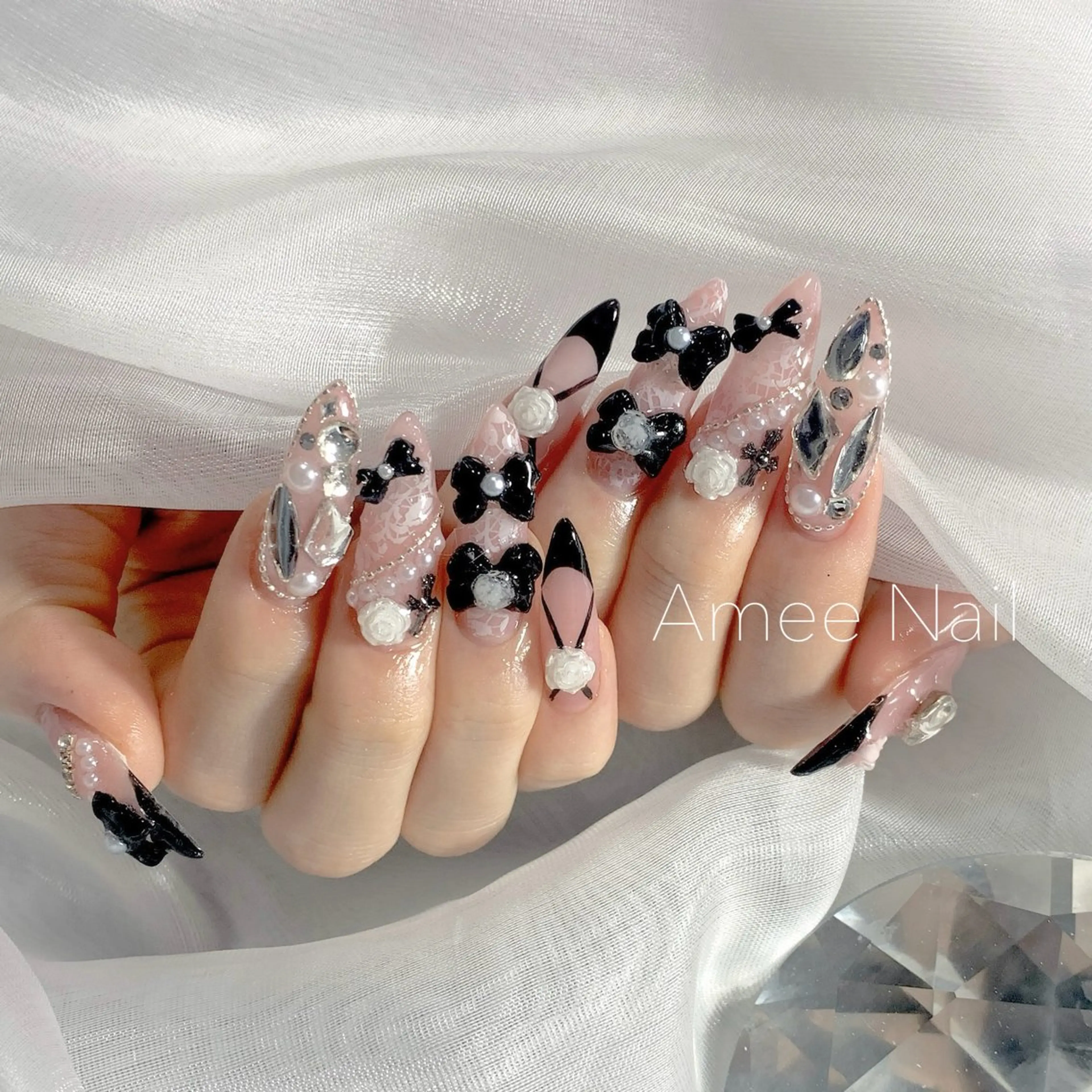 ネイル 成人式 ロングネイル マグネットネイル 大理石ネイル(マーブル) リボン ハンドネイル Amee Nailsalonのネイルデザイン