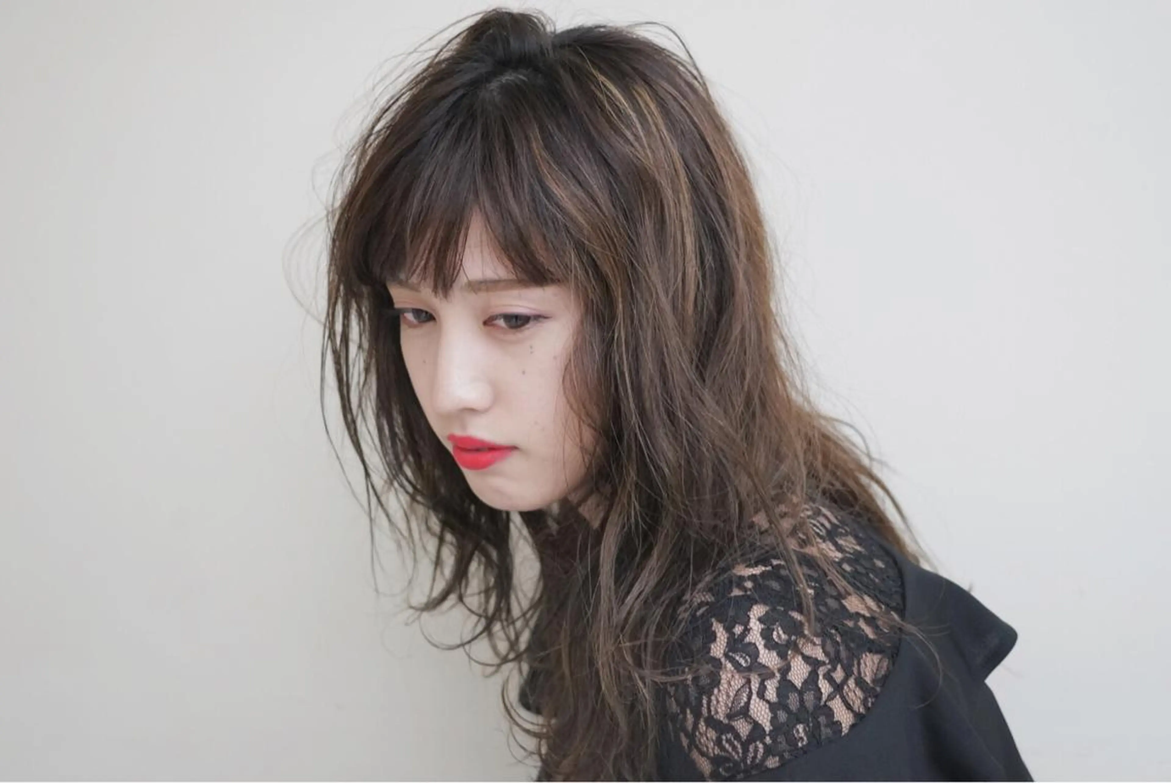 セミロング カラー ハイライトカラー ハイライト レイヤーカット AILEE所属・ウルフカット レイヤーカット上柿のヘアスタイル