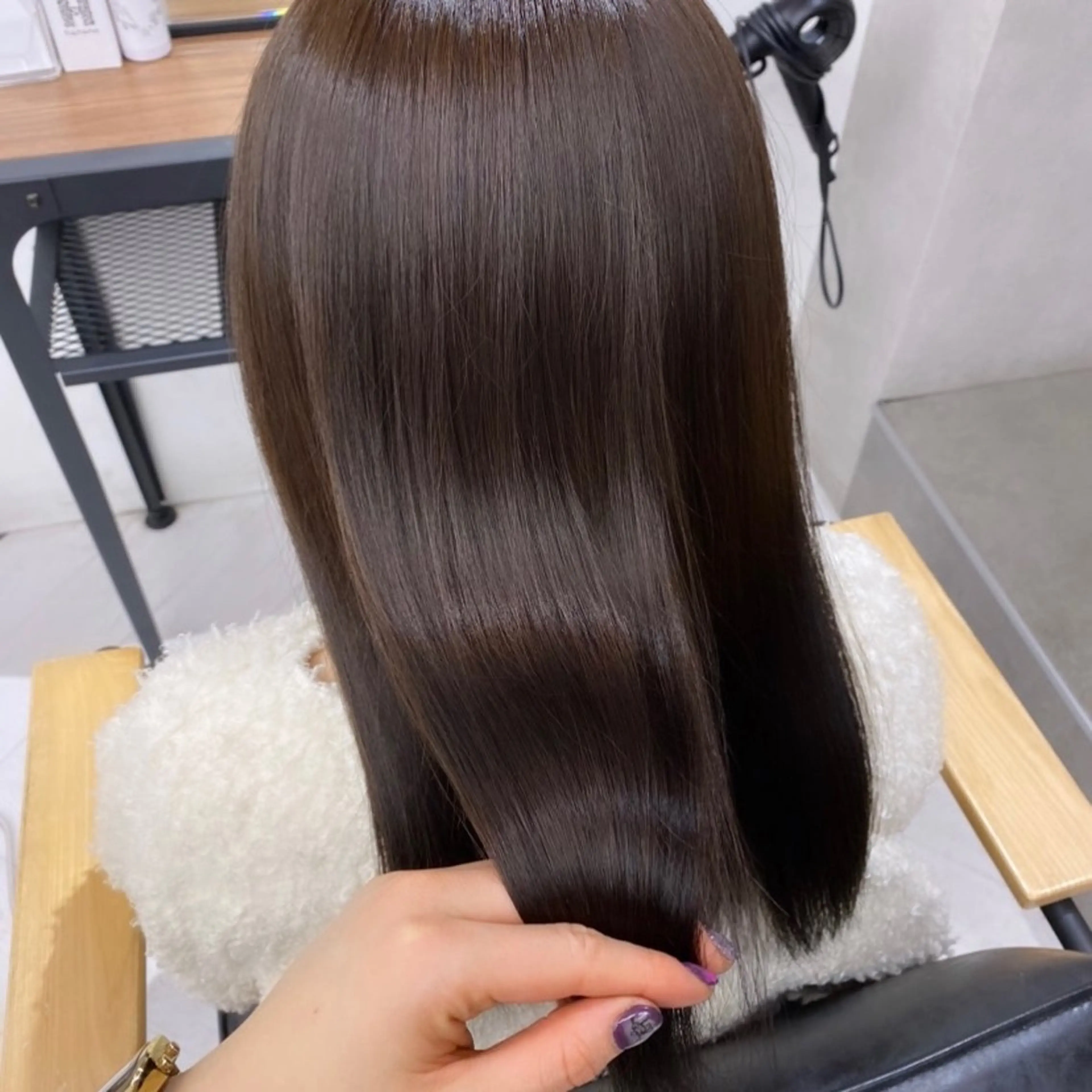 ミディアム カラー ブリーチ ケアブリーチ 透明感カラー ハイトーンカラー 韓国風カラー emu所属・けいこ🍊ニュアンス ネイル/個性派ネイルのネイルデザイン