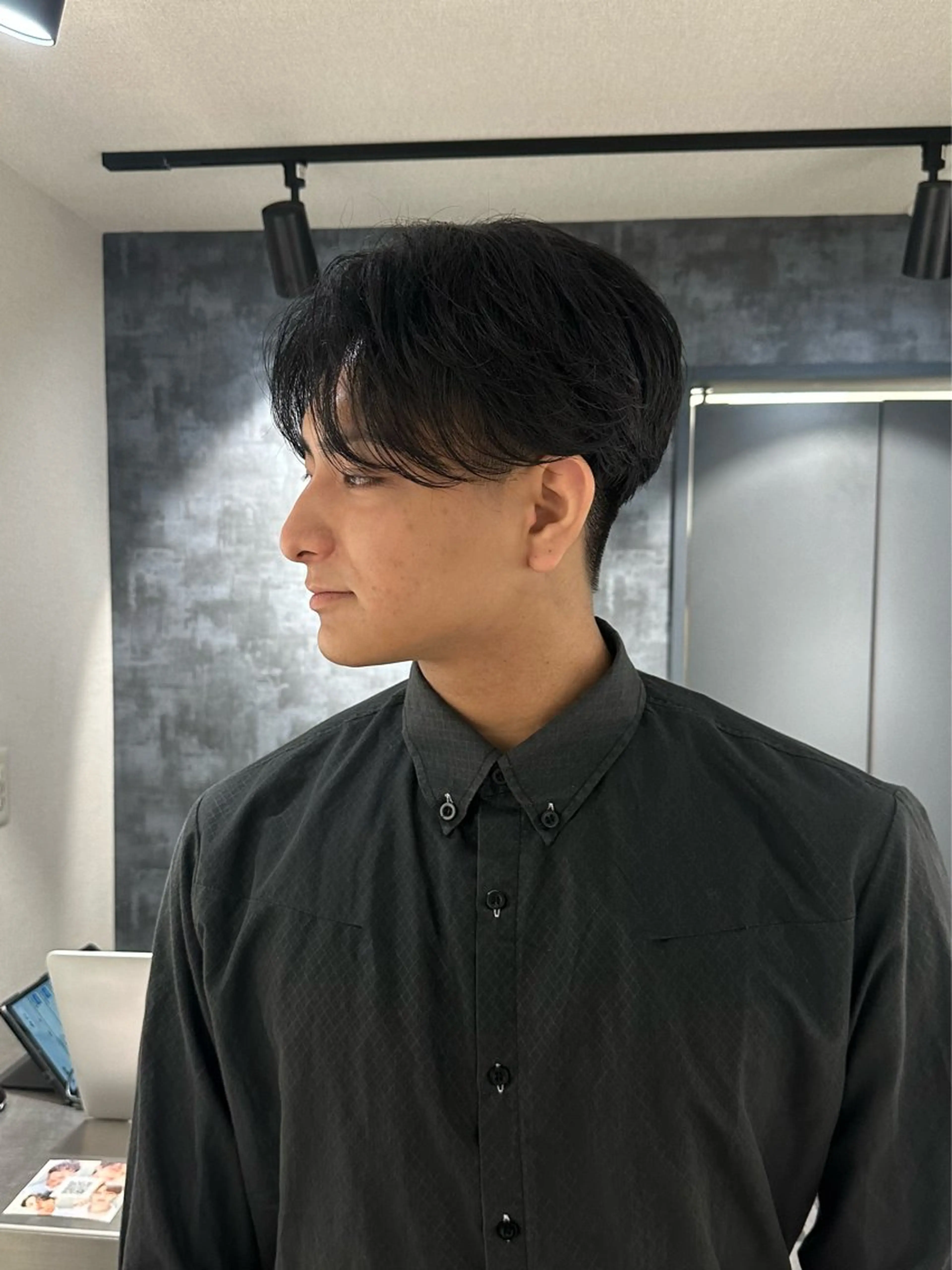 ミディアム メンズ カット SALOWIN 原宿 iori所属・🌟原宿指名No.1 センターパート⭐️のヘアスタイル