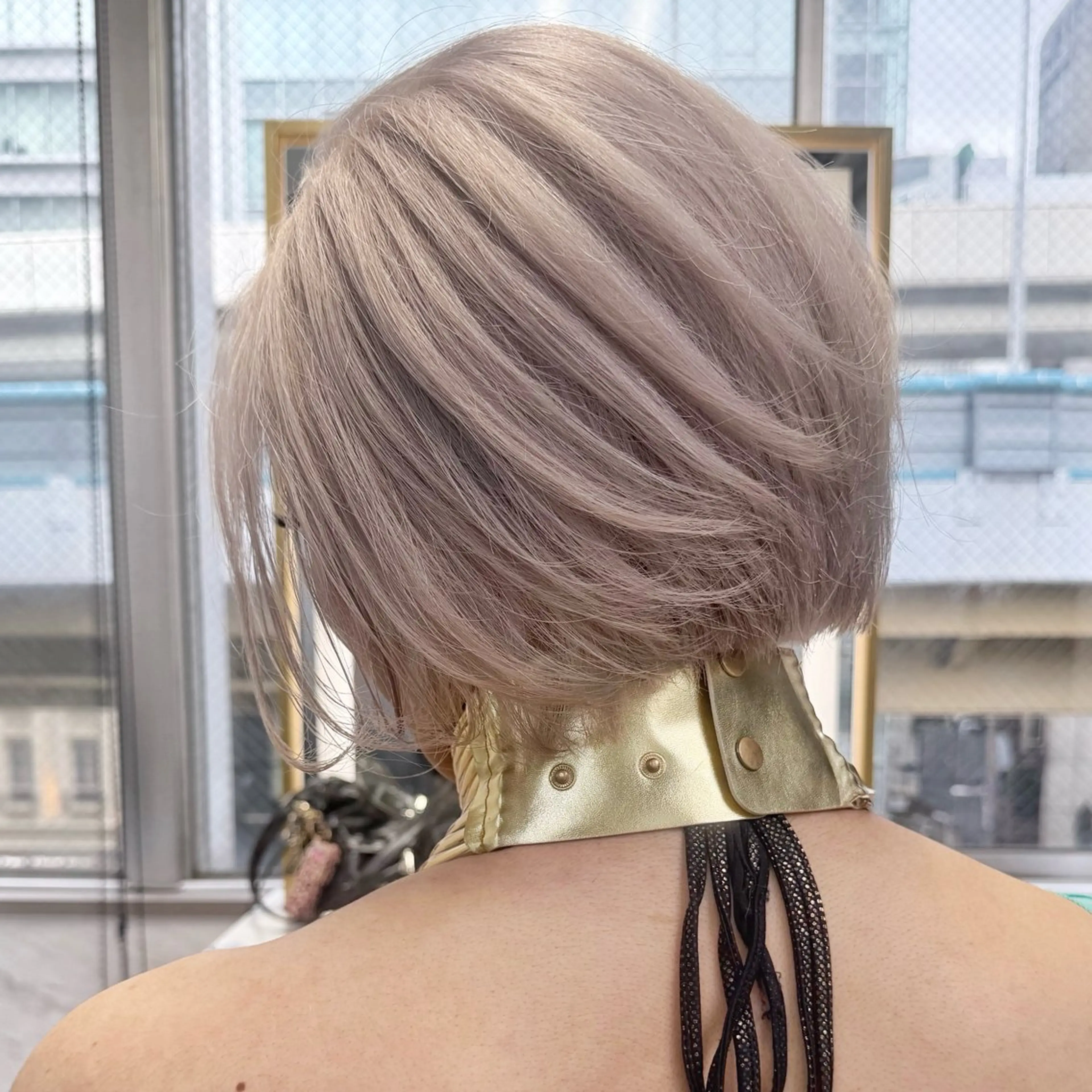 ショート カラー シールエクステ ハイトーンカラー エクステ ヘアカラー トリートメント シールエクステ特化 ハイトーン、NANAのヘアスタイル