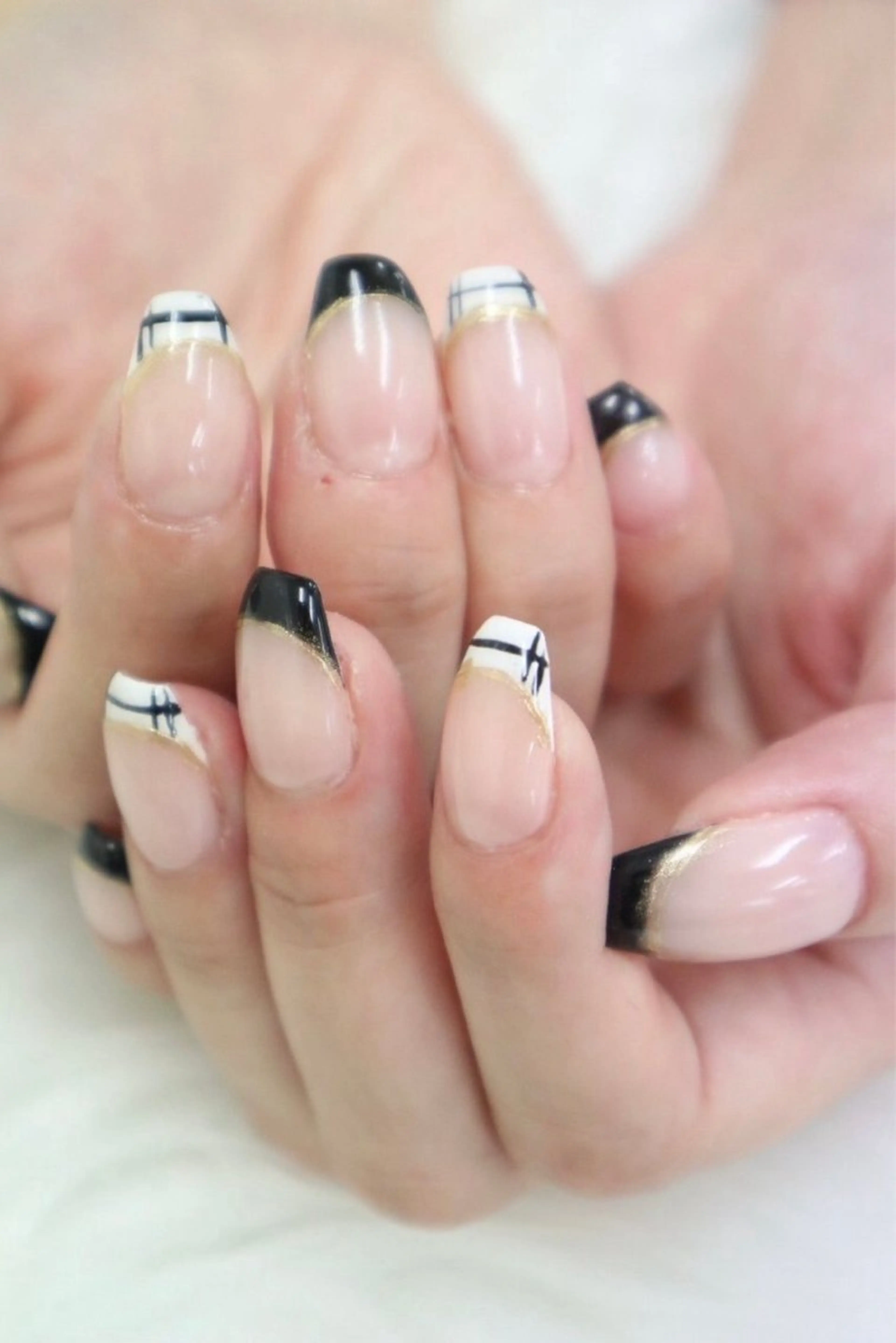 ネイル フレンチネイル ミラーネイル ホワイト カラーズビューティサロン所属・ツノスエアヤカ ／つののネイルデザイン