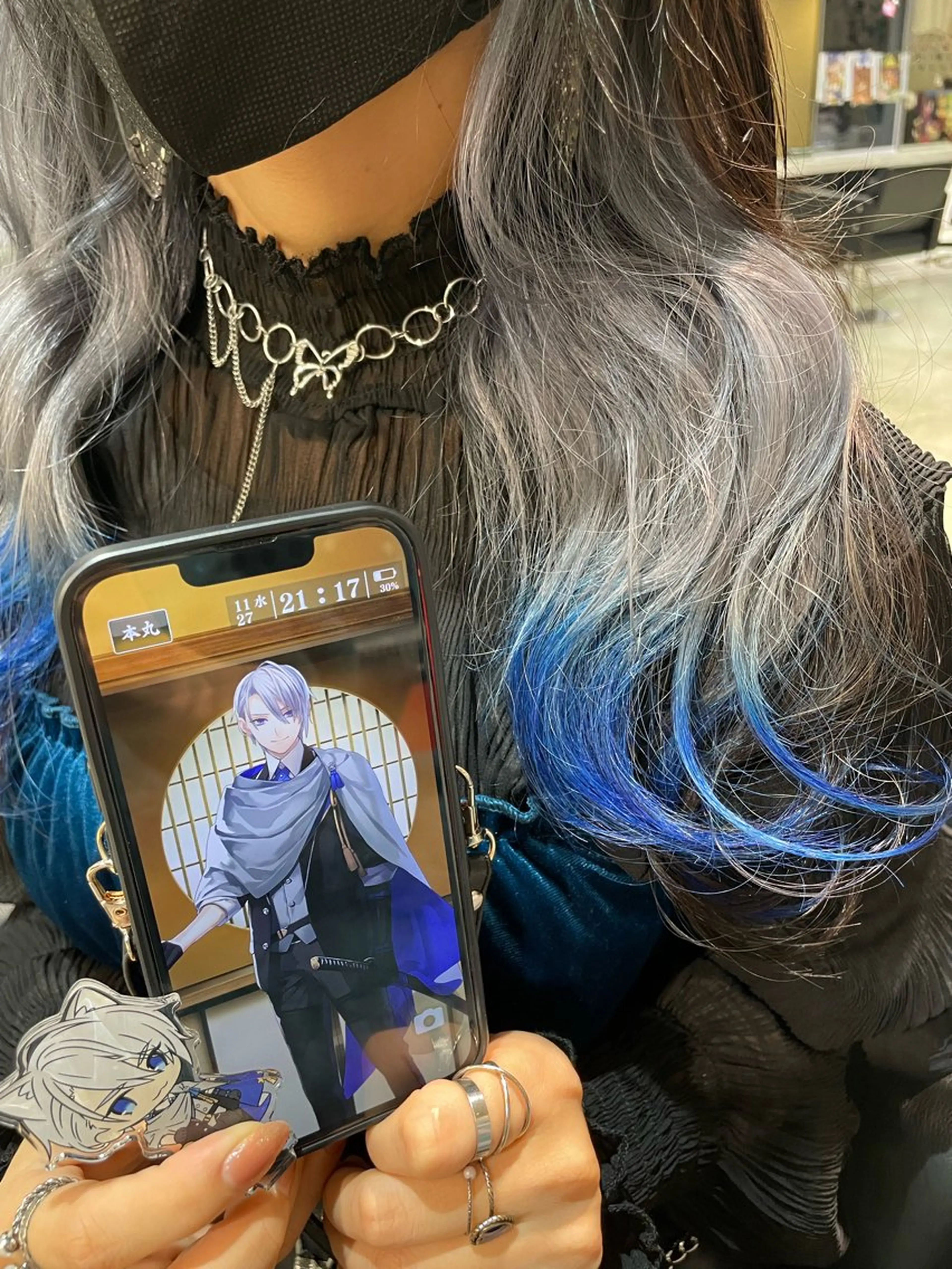 ミディアム カラー インナーカラー シルバー ヘアカラー インナーカラー/推し ウルフ/アニメカラーのヘアスタイル