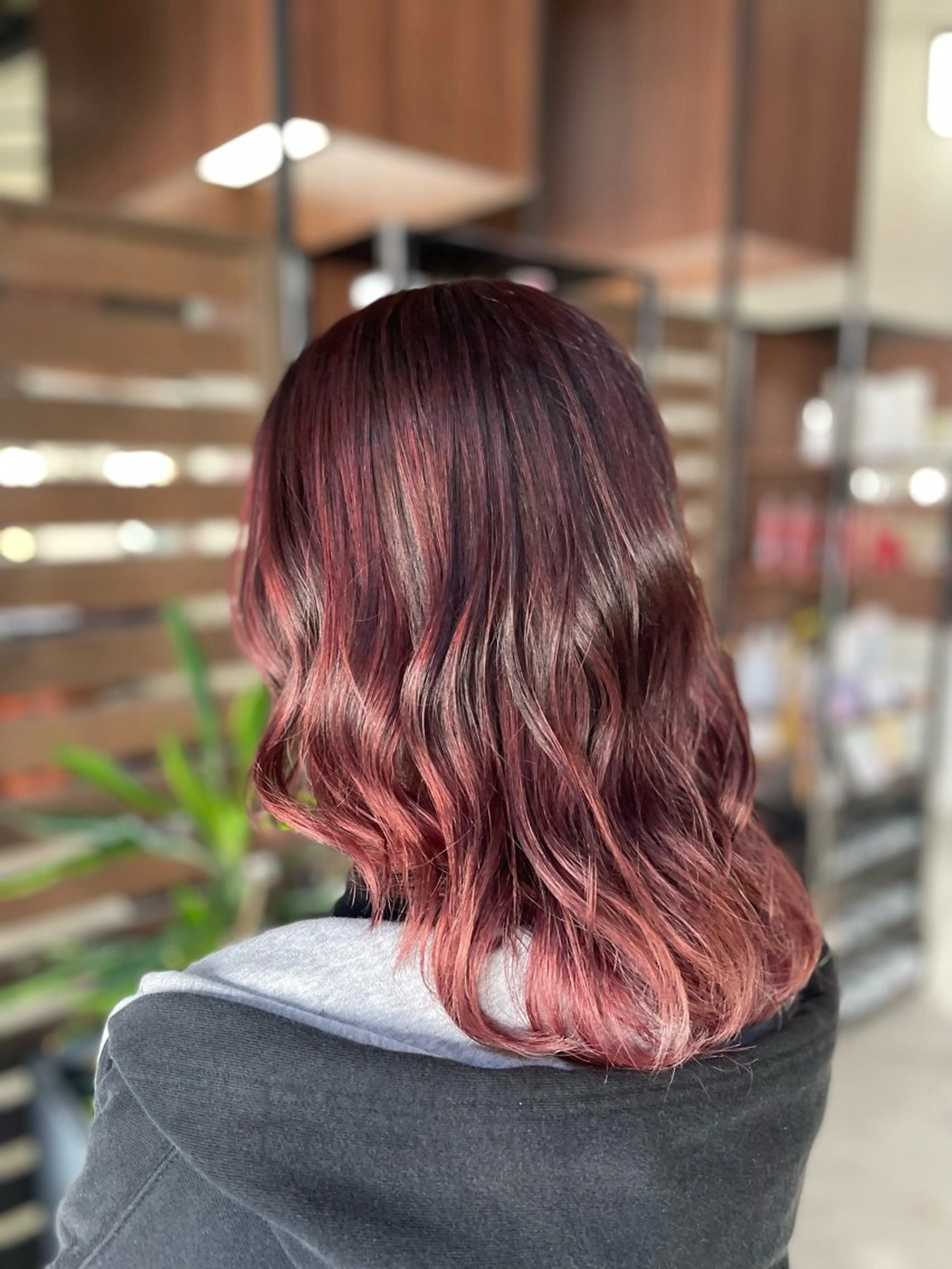 セミロング ヘアカラー OGAWA NOAのヘアスタイル