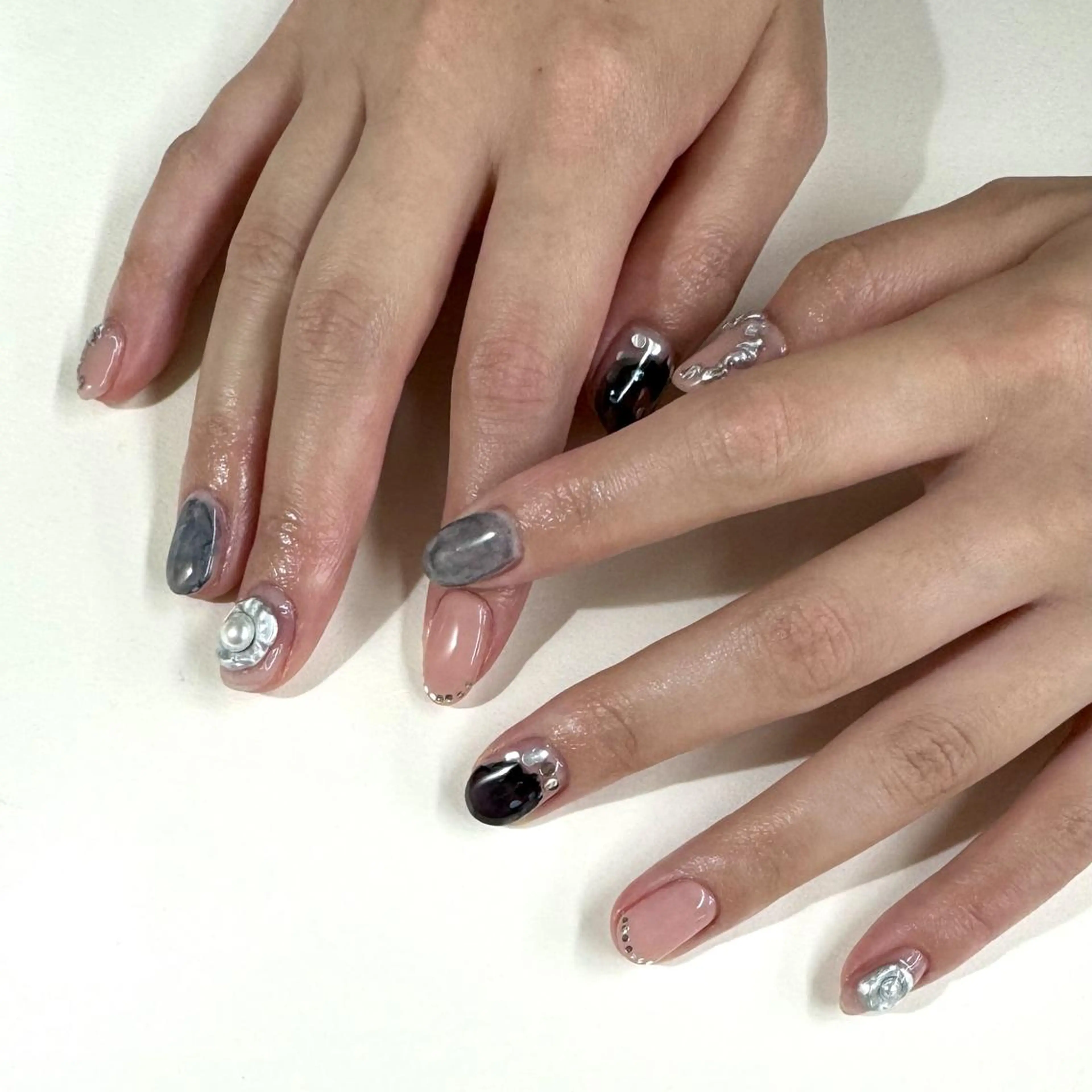 ネイル ジェルネイル 韓国ネイル ニュアンスネイル ワンホンネイル nailstudio eviz新宿店のネイルデザイン