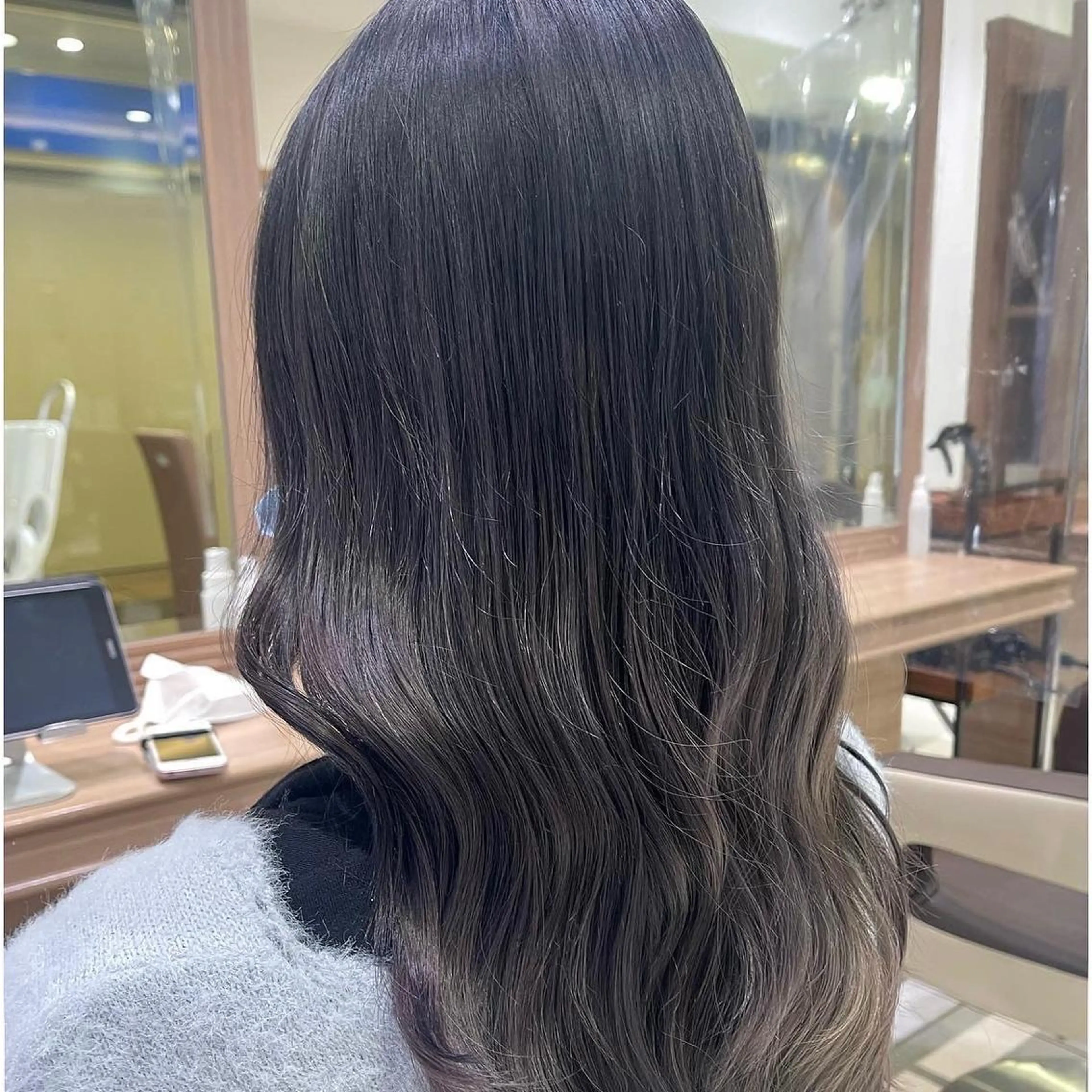 ロング カラー ブリーチ ヘアカラー トリートメント 艶カラー みゆう🎀のヘアスタイル