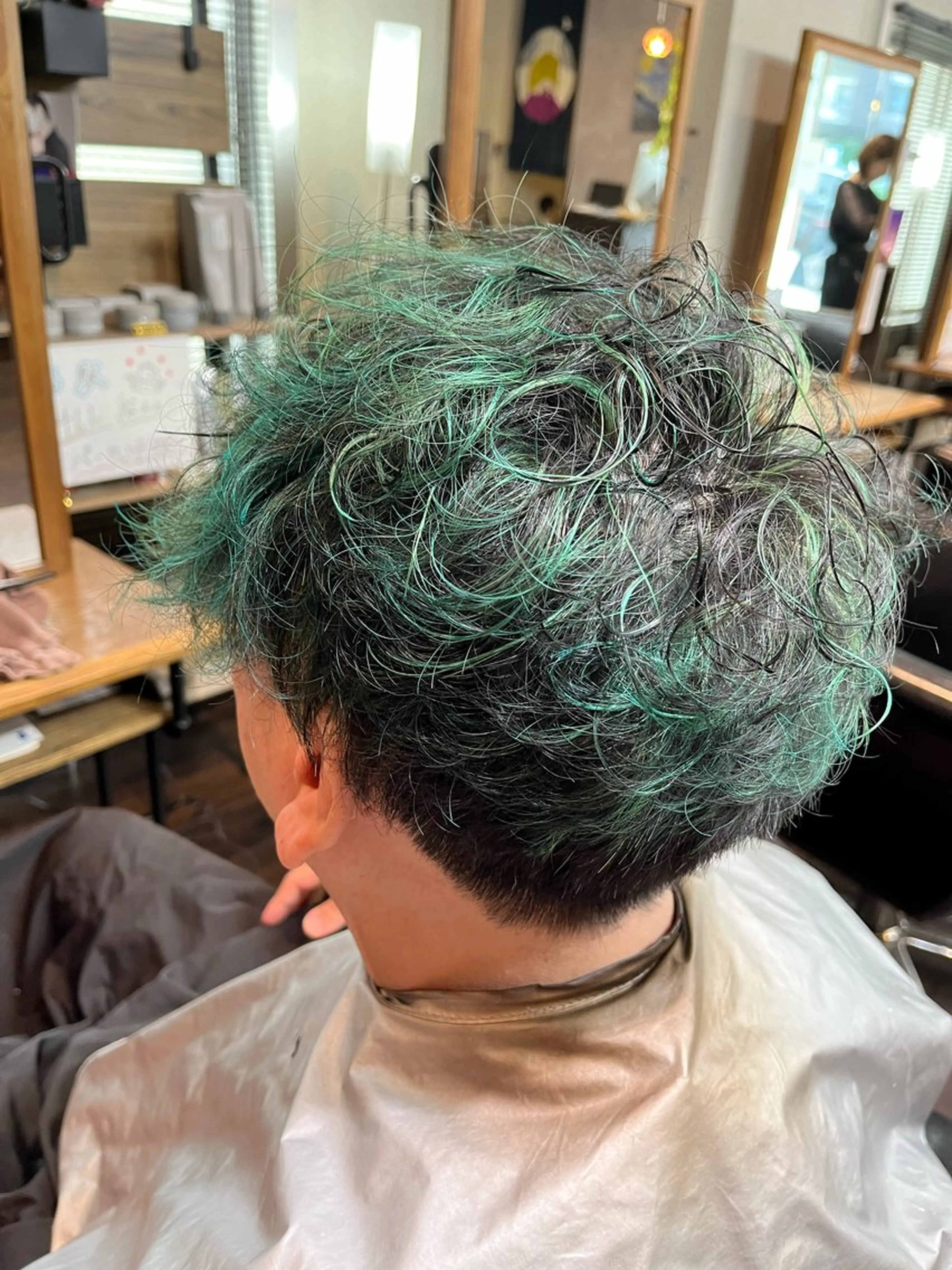 カラー エメラルドグリーン Hair Cannery Row所属・Hair CanneryRowのヘアスタイル