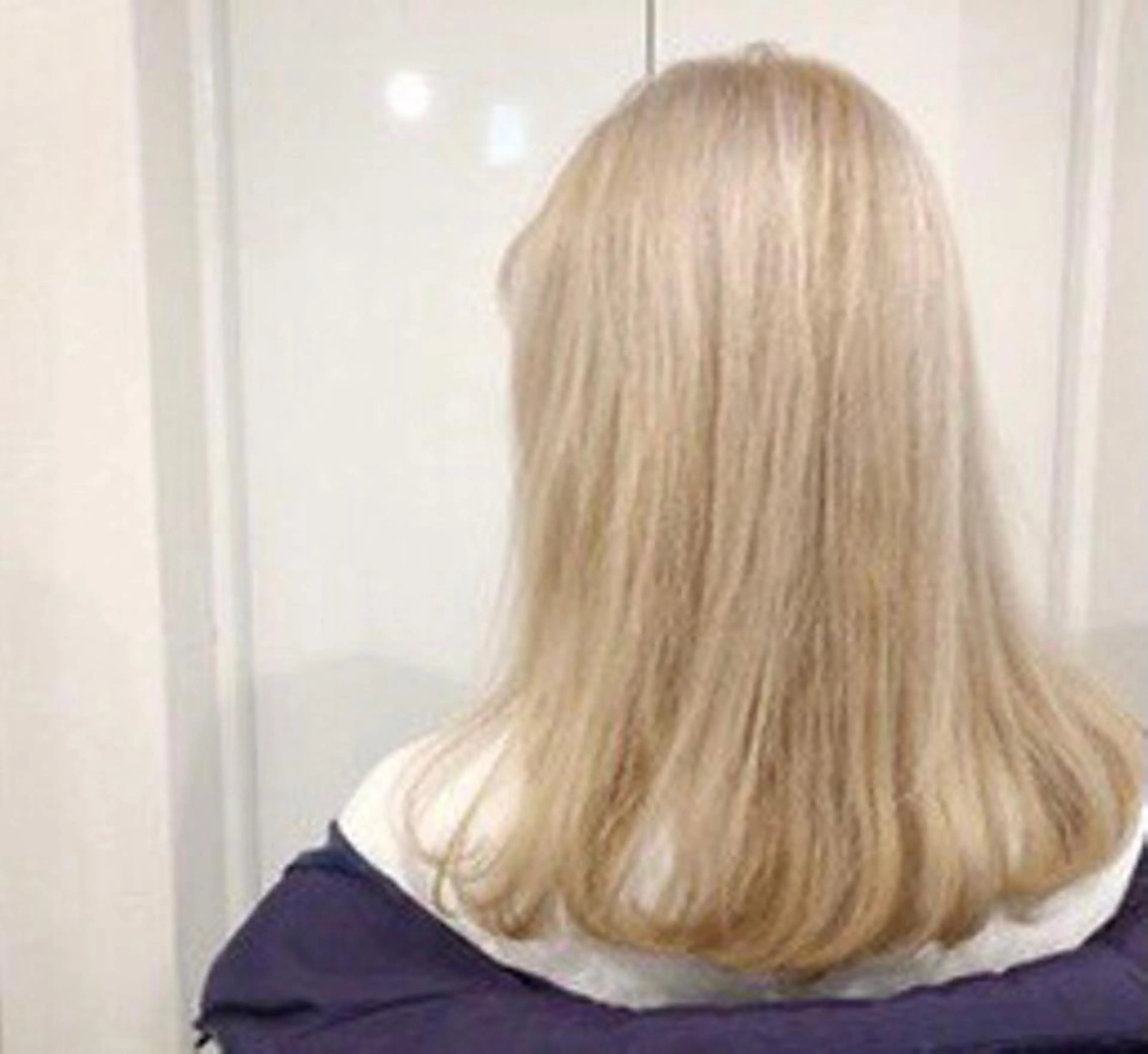 ミディアム カラー バレイヤージュ ブリーチ ブロンド ダブルカラー グラデーションカラー ヘアカラー hair salon mementoのヘアスタイル