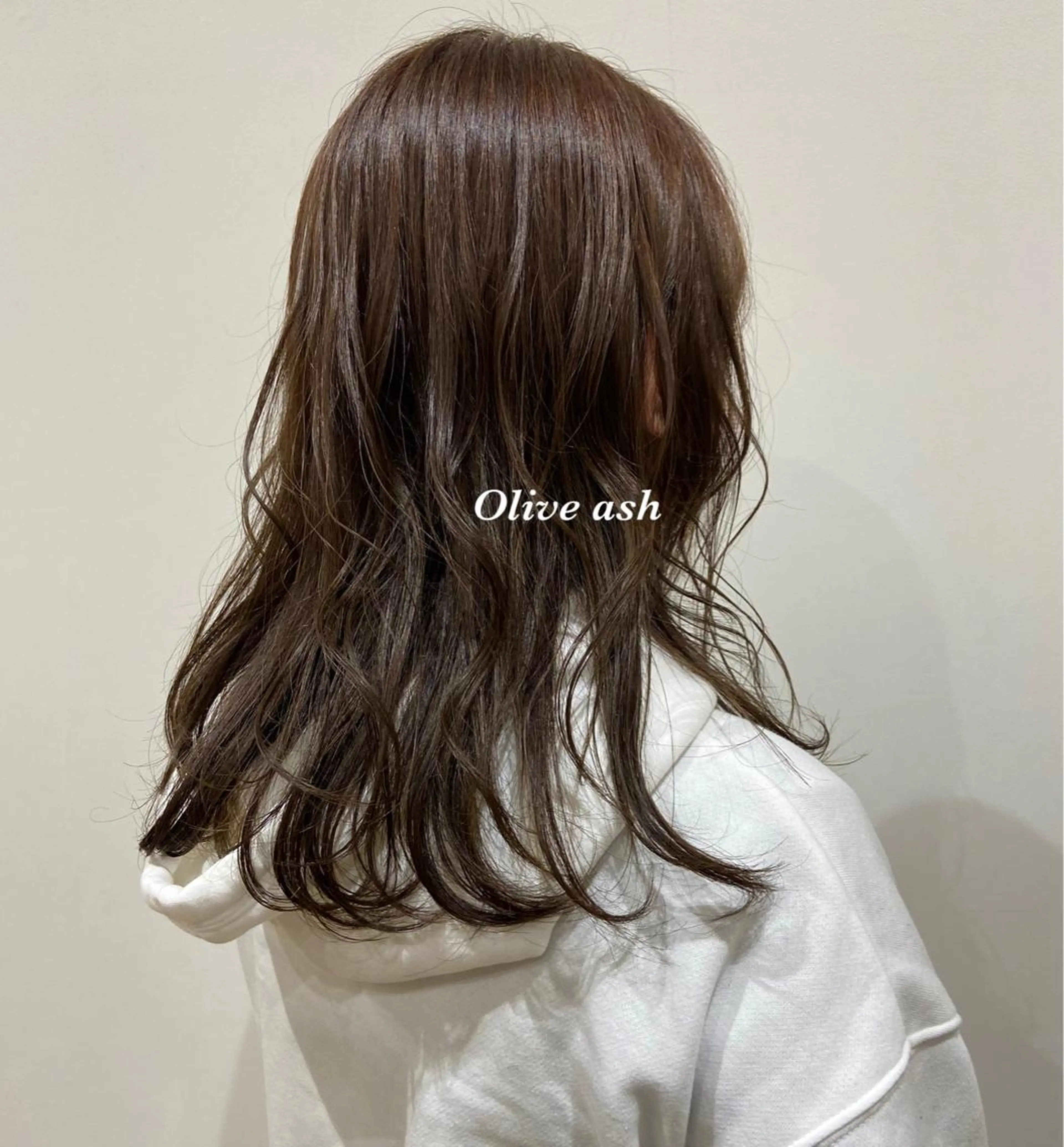 カラー ヘアアレンジ アッシュ 透明感カラー オリーブアッシュ 富永 美玖のヘアスタイル