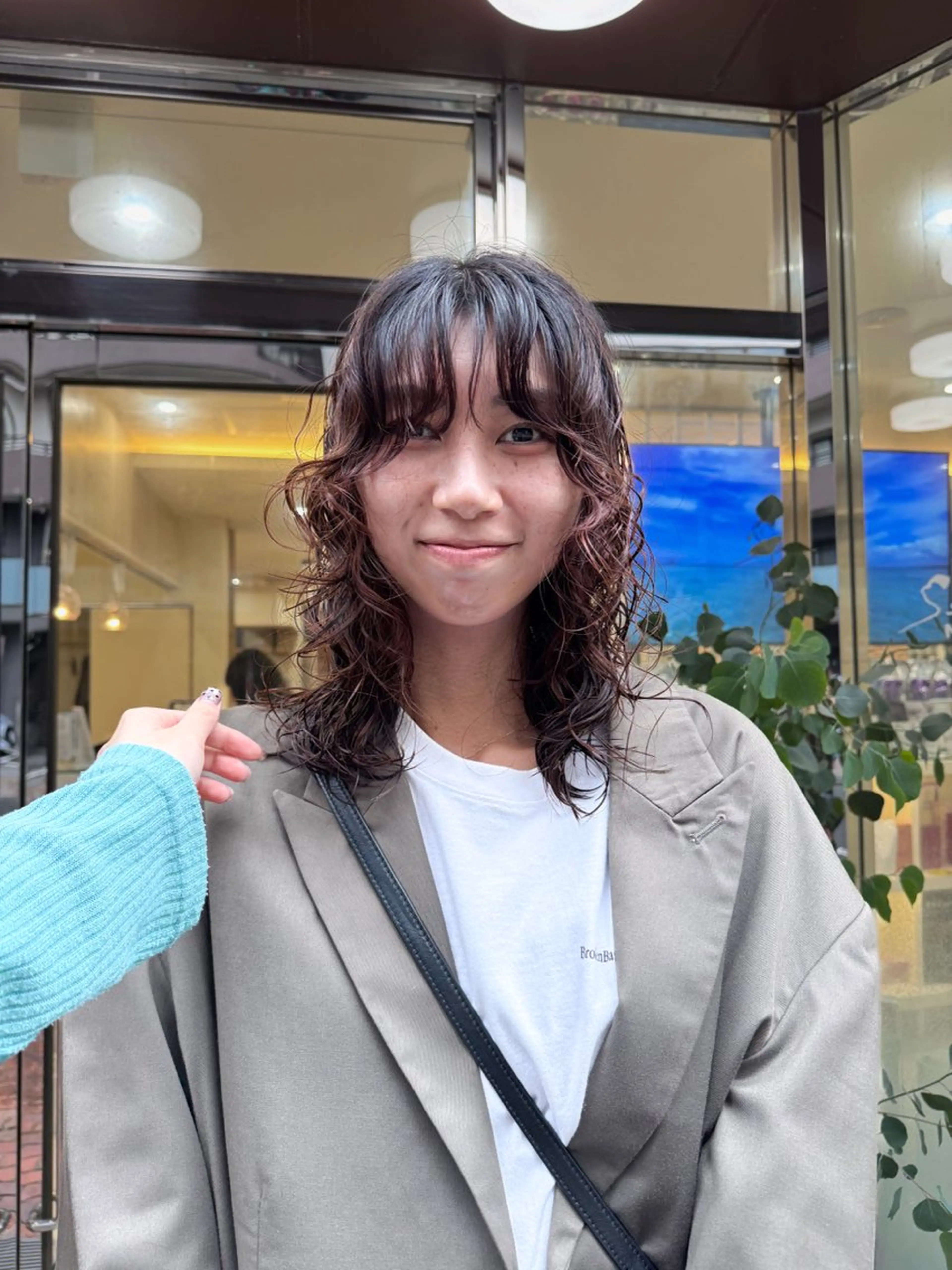 ミディアム パーマ ミディアムパーマ レイヤーカット カット パーマ Seeknext // Rukaのヘアスタイル