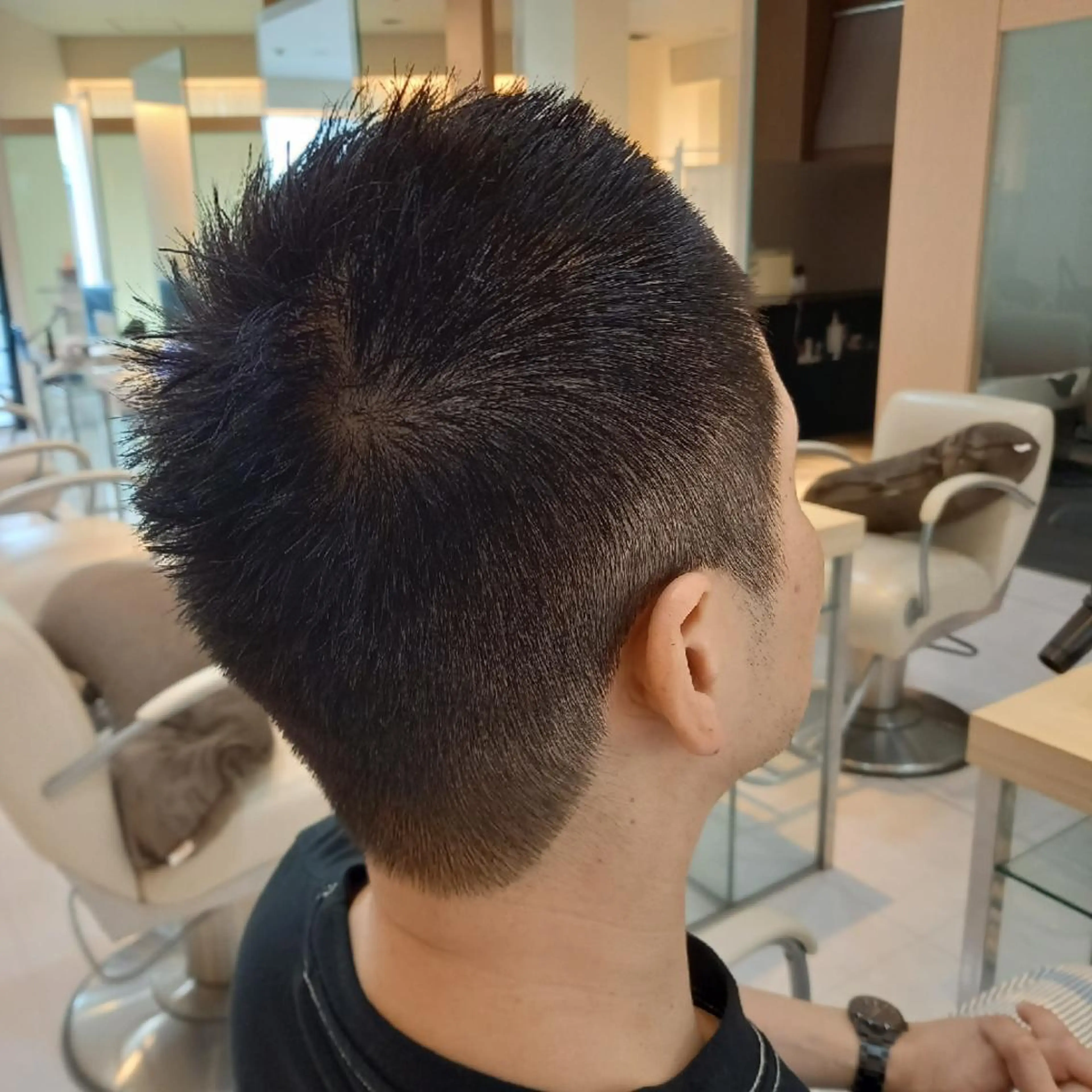 メンズ 飯田・髪質改善縮毛矯 正・カラー・パーマのヘアスタイル