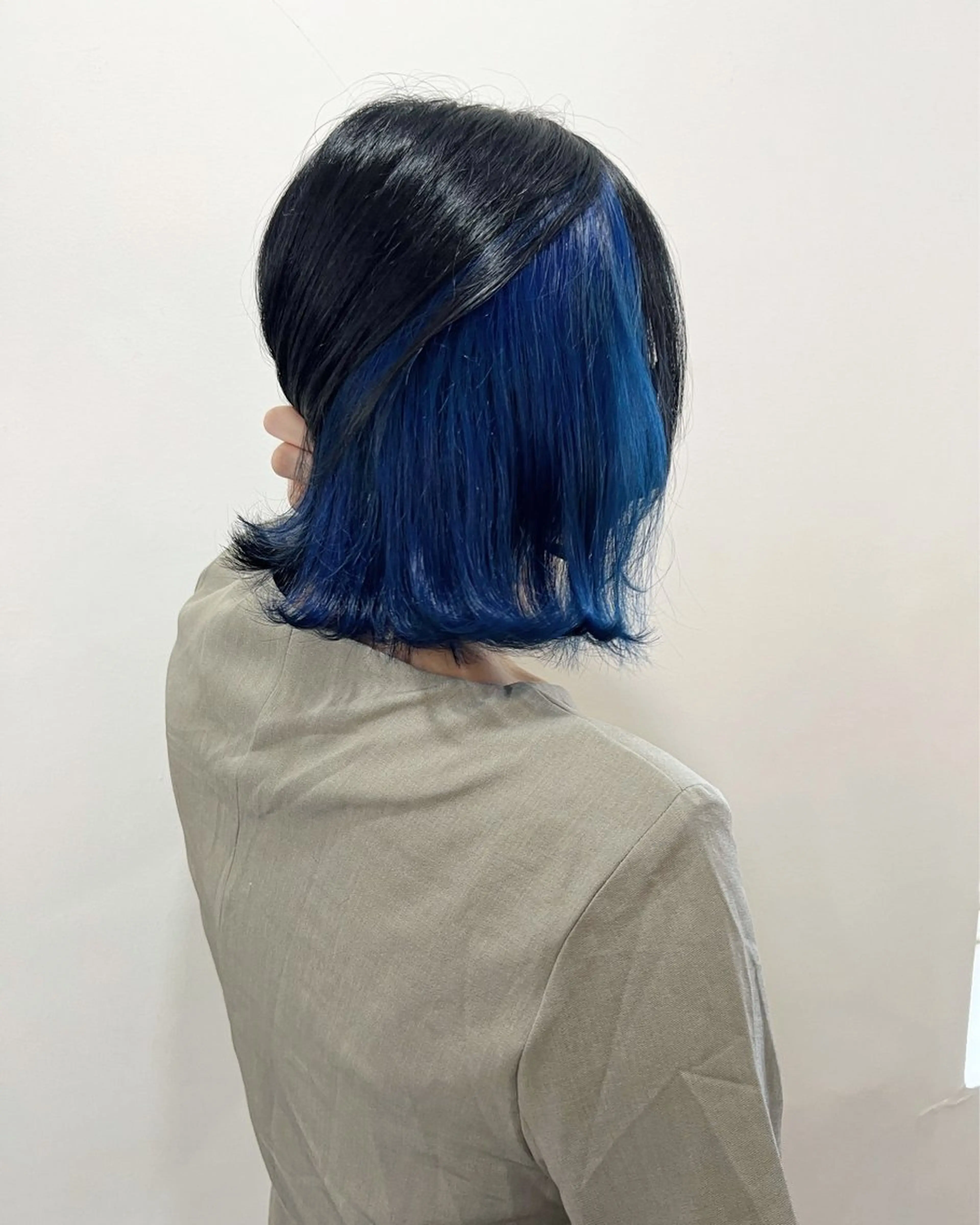 ミディアム カラー 黒髪 ブルーカラー ブルーブラック カット ヘアカラー フラム所属・WATANABE MISAKIのヘアスタイル