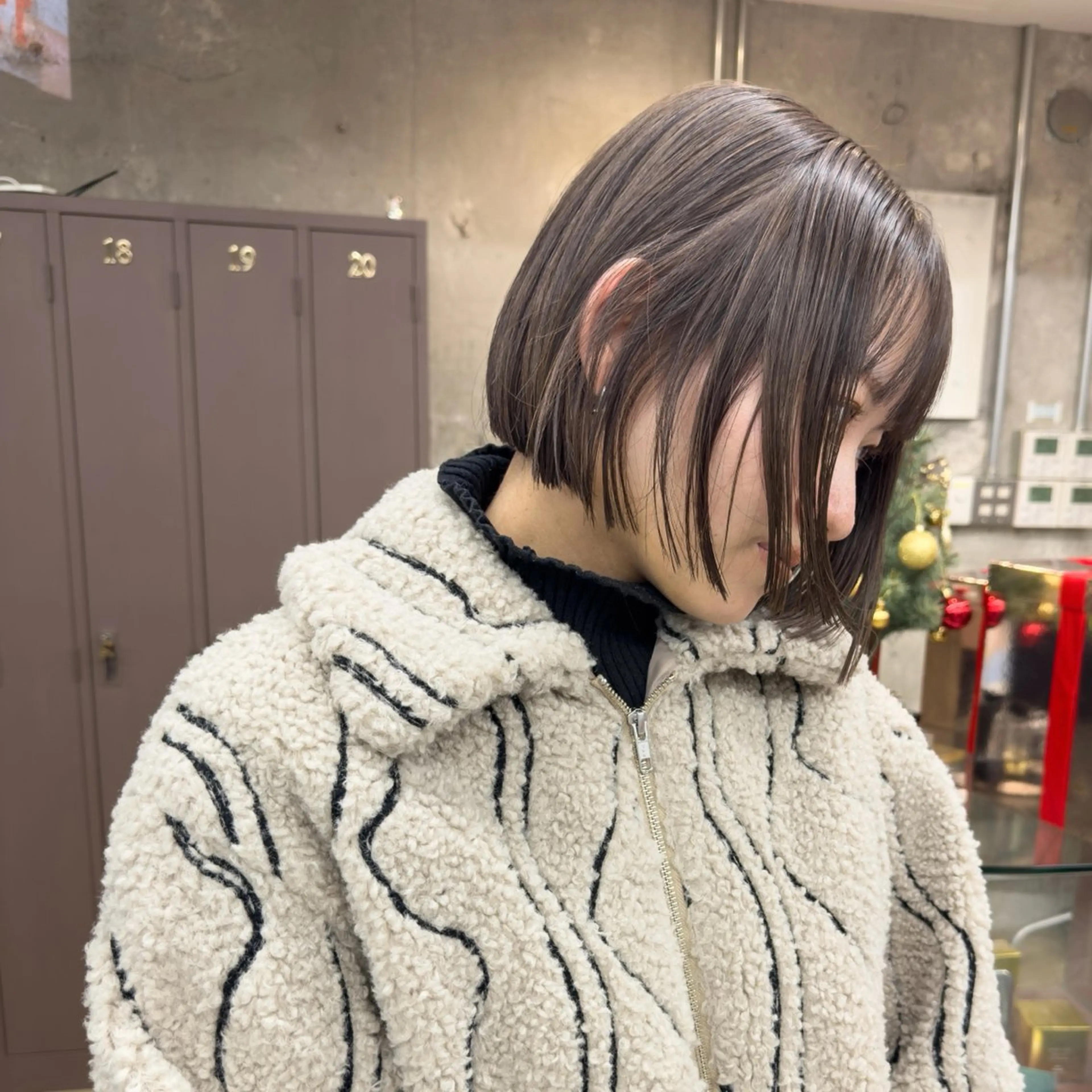 ミディアム カラー ブリーチ ダブルカラー グレージュ ハイトーンカラー ボブ カット ヘアカラー トリートメント 岡本康平/ボブ /ブリーチ/レイヤーのヘアスタイル