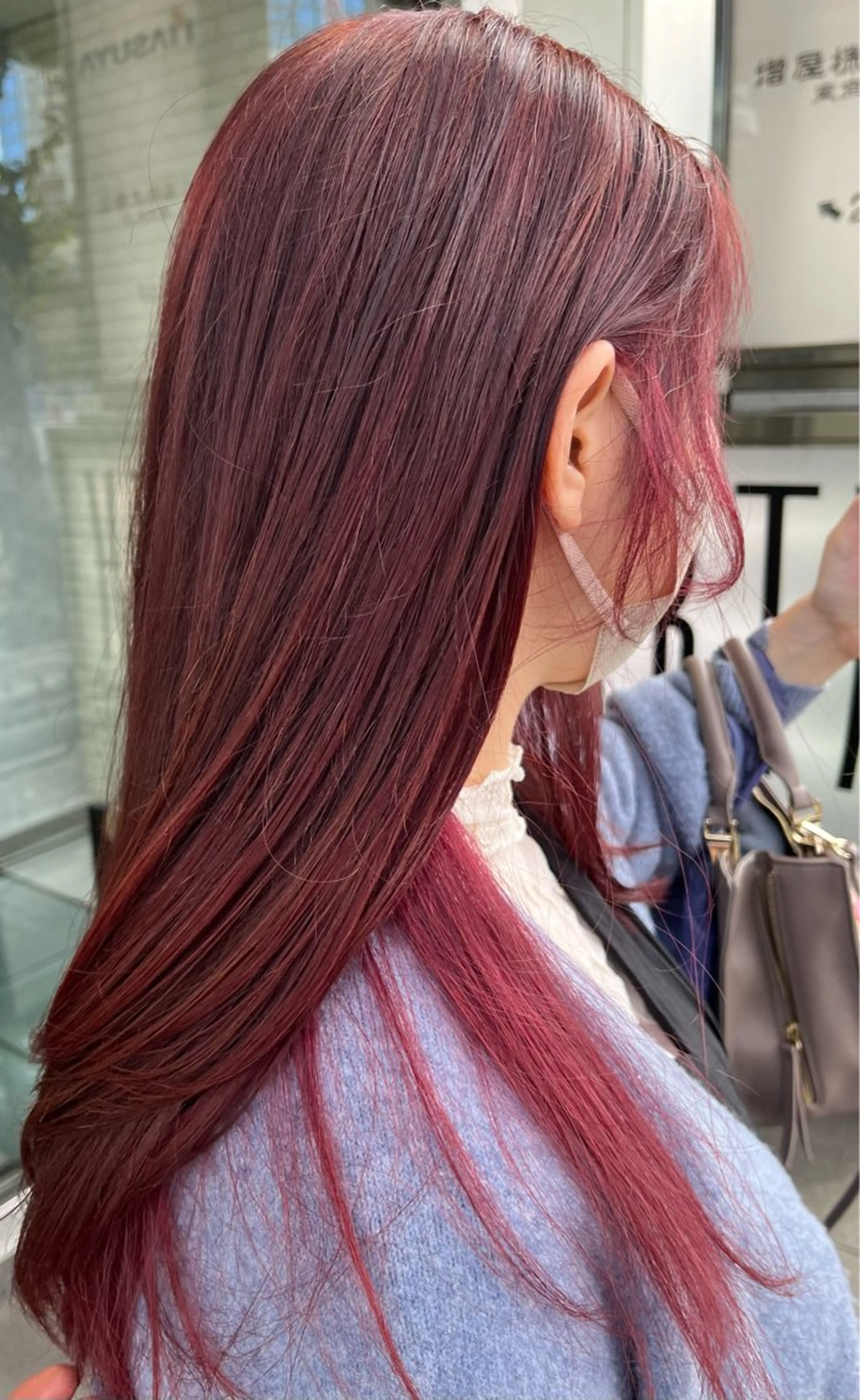 セミロング カラー ブリーチ ダブルカラー インナーカラー ブリーチなしカラー ピンクカラー アートディレクター 尾内 友美のヘアスタイル