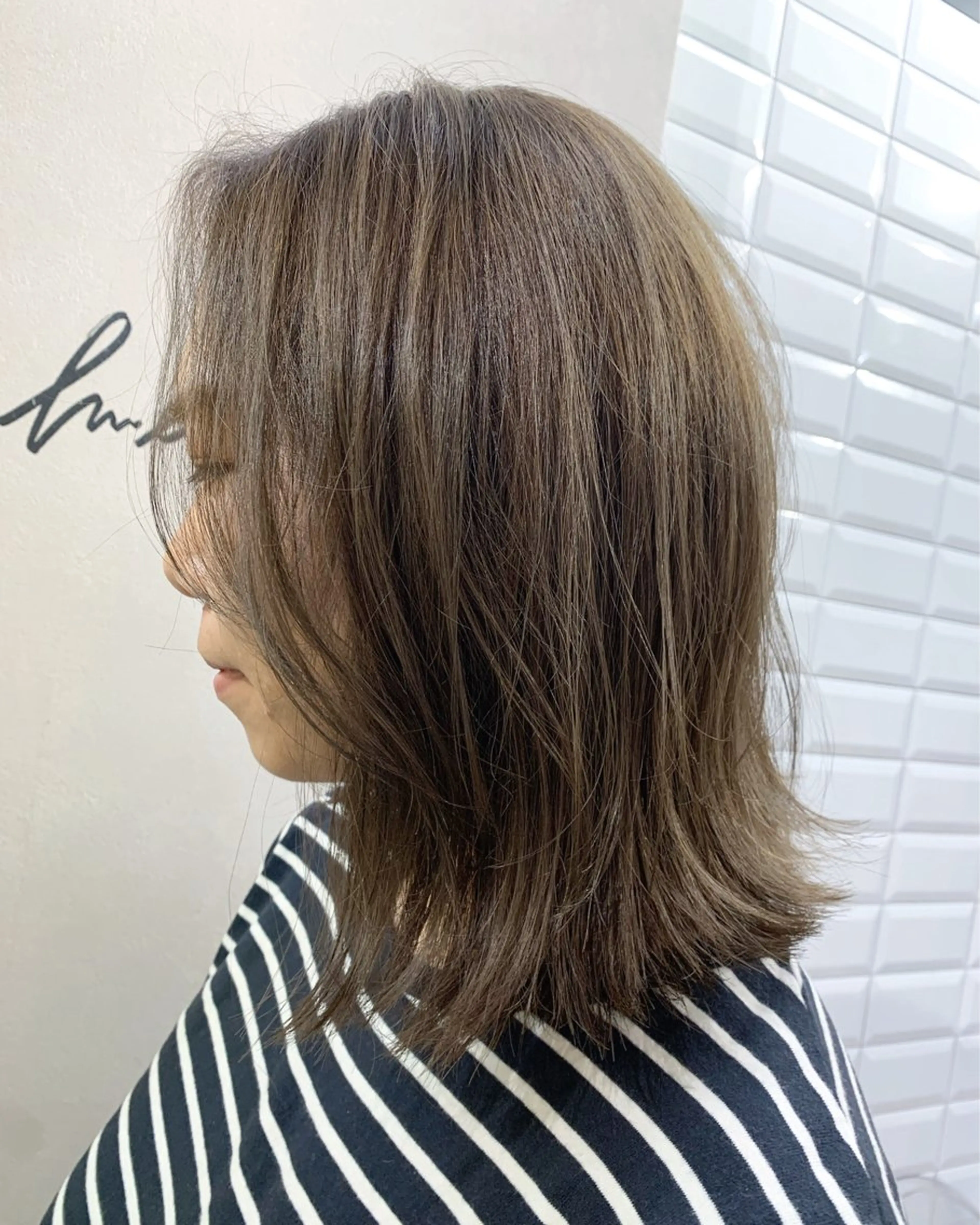 ミディアム カラー ブリーチ グレージュ ブリーチなしカラー hub hair レイヤー/透明感のヘアスタイル