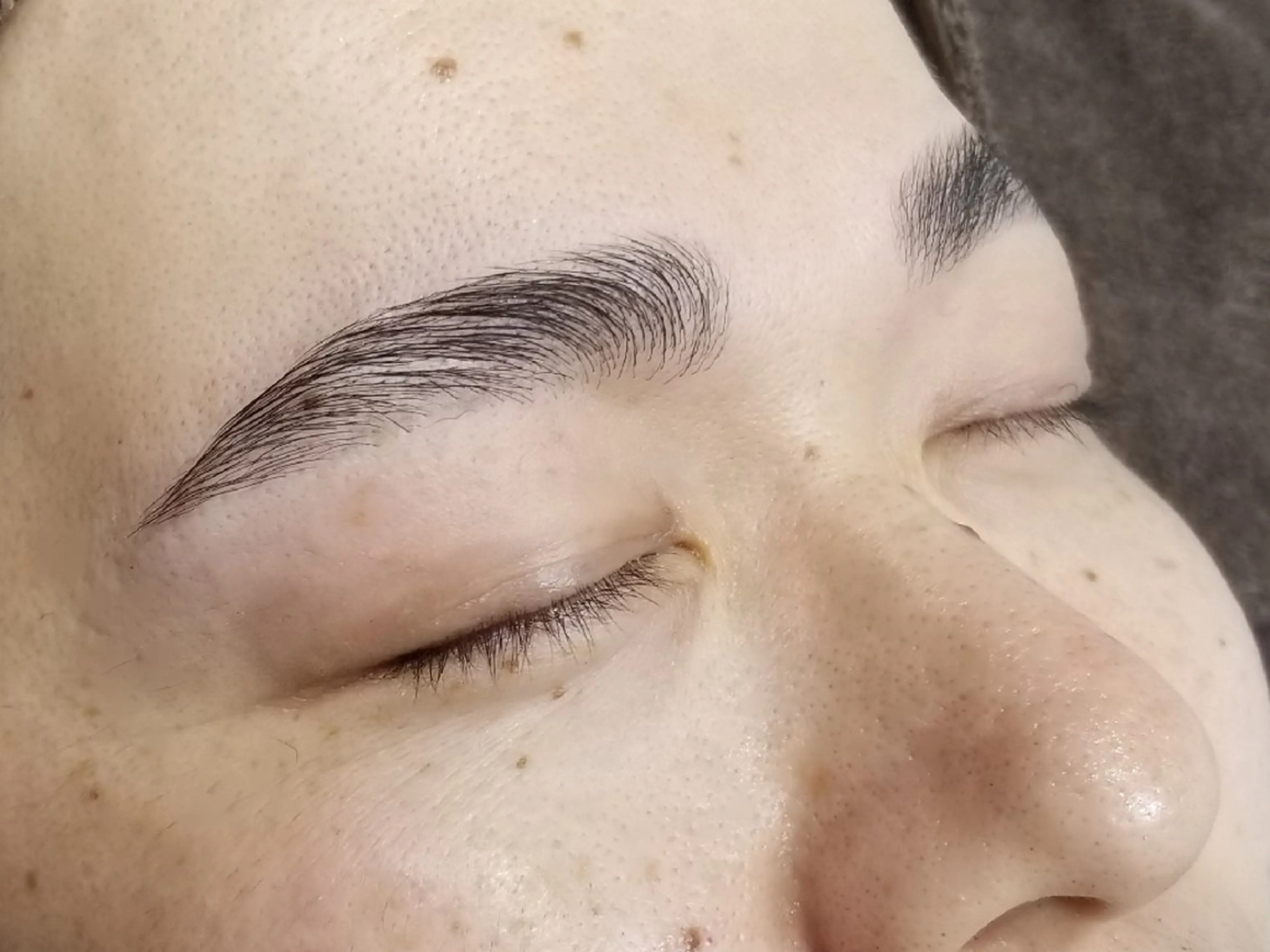 メンズ アイブロウ ハリウッドブロウリフト メンズアイブロウ Dearly【ディアリー】所属・【Dearly】 金城智美のマツエク・マツパデザイン