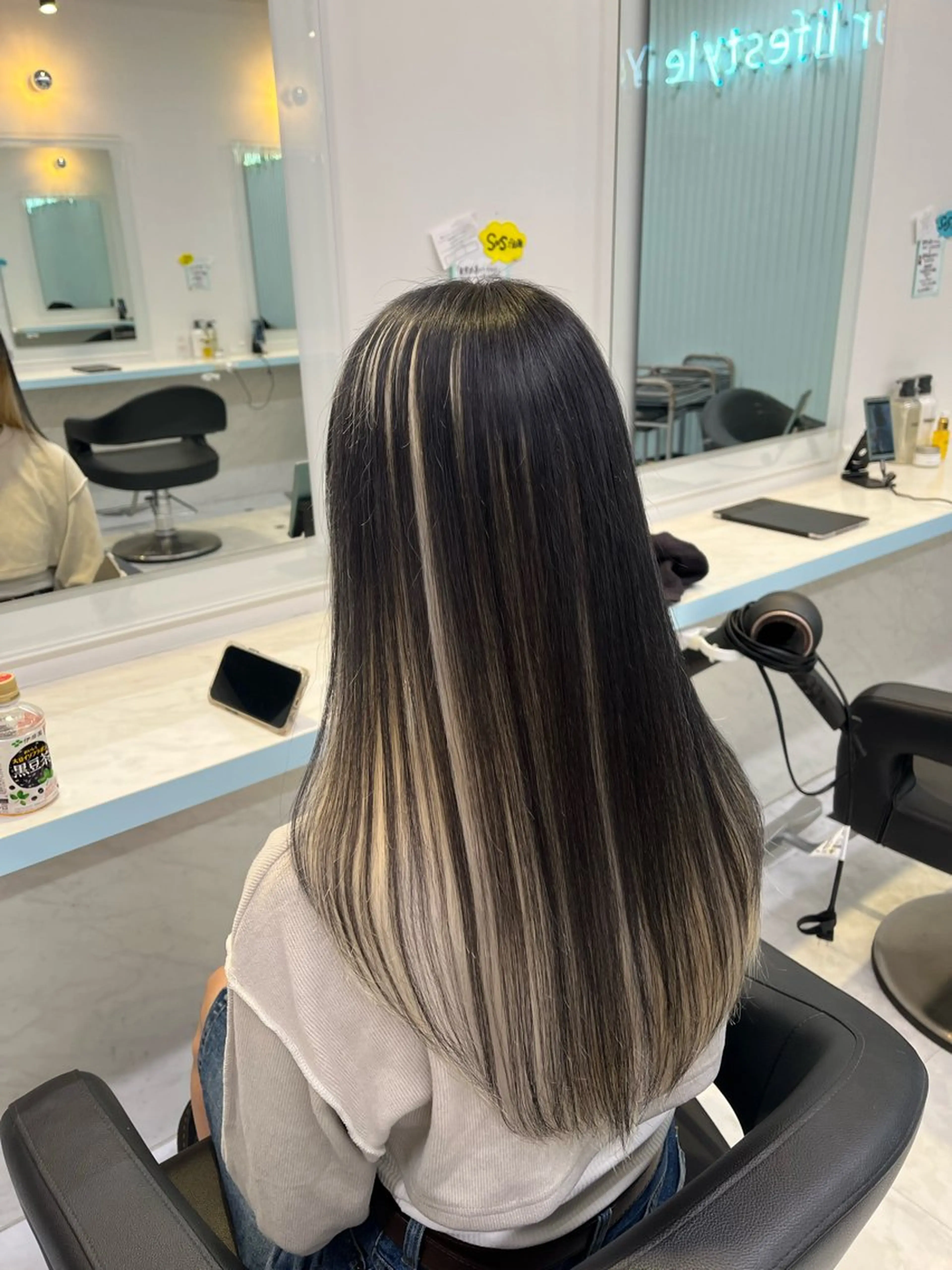 ロング カラー ヘアカラー ブリーチカラー 🩵MIZUKIのヘアスタイル