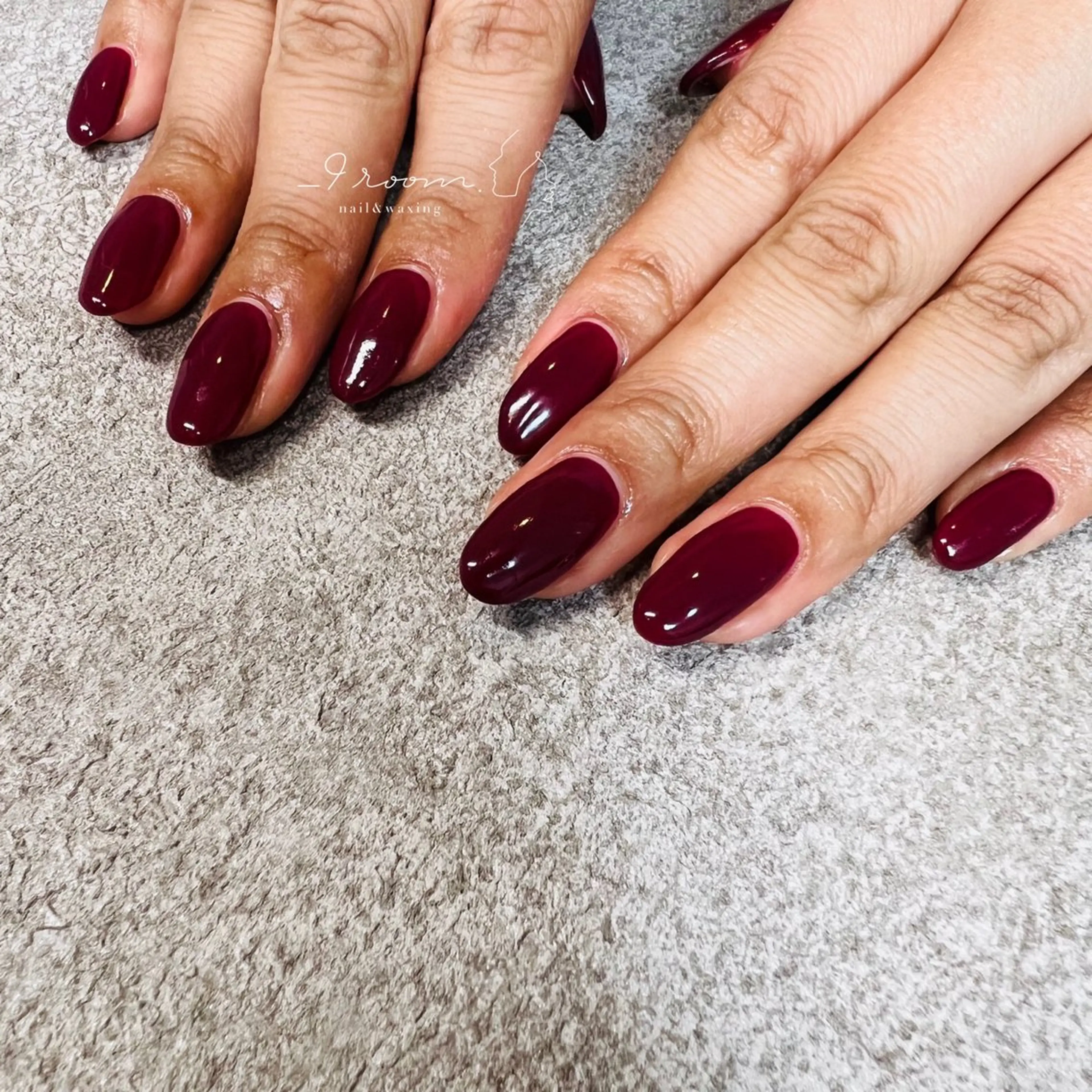 ネイル オフィスネイル ワンカラーネイル 赤色 シンプルネイル ハンドネイル _9 room. Yoshimiのネイルデザイン