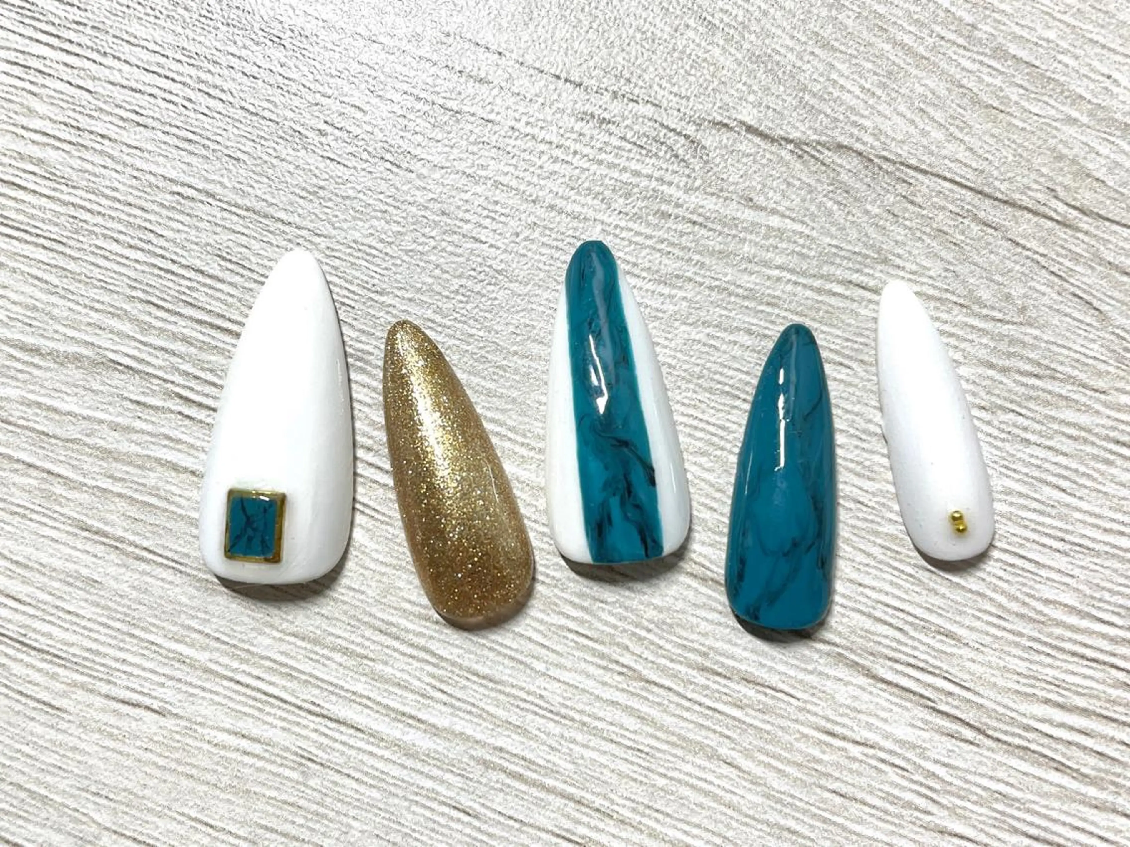 ネイル Neige所属・Neige 𓂃 aiのネイルデザイン