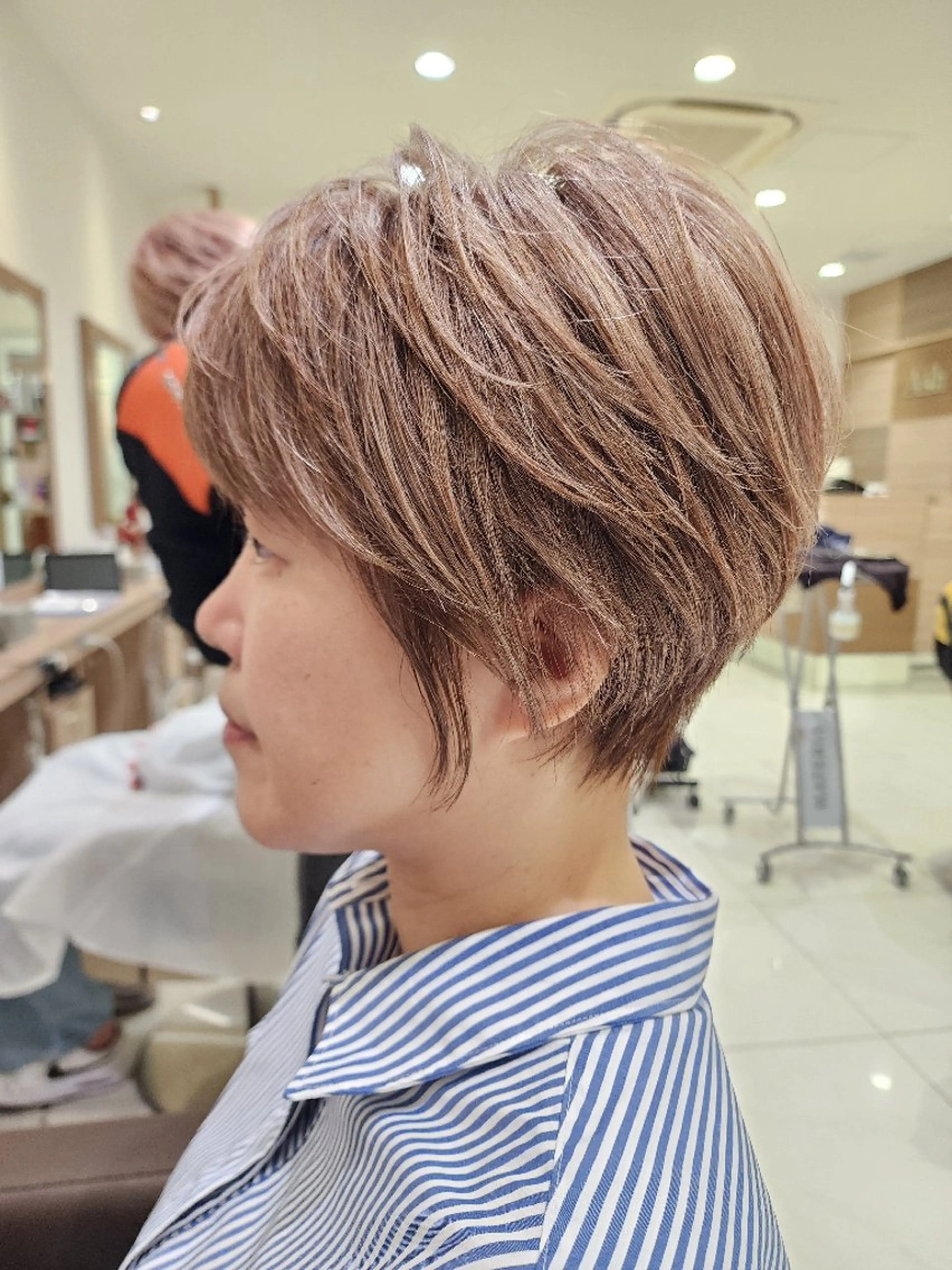 ショート カラー ベージュカラー ブリーチ ハイライトカラー ミルクティーベージュ ハイライト 中村 和貴のヘアスタイル