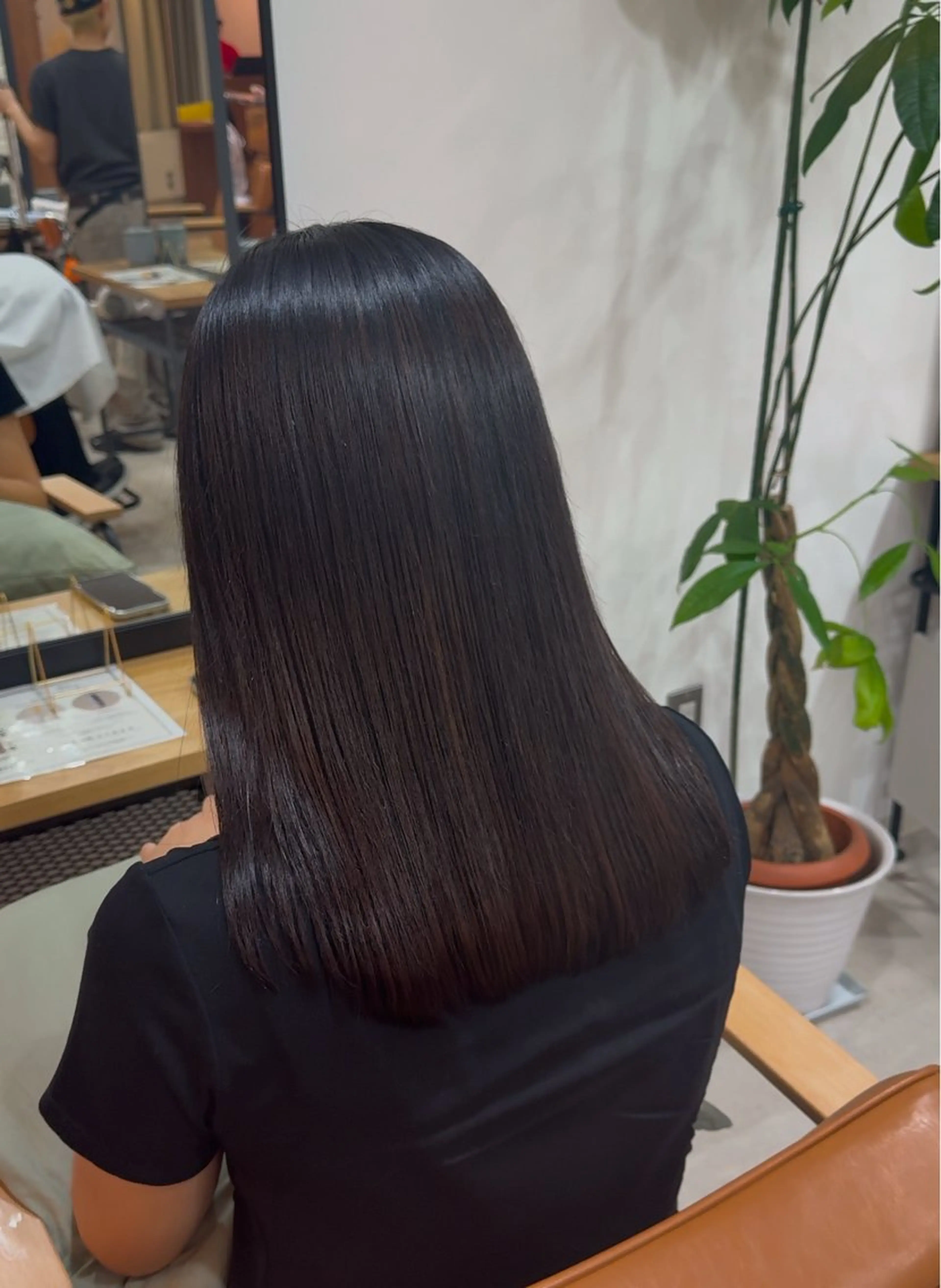 ミディアム yuzua/オリーブ /透明感/レイヤーのヘアスタイル