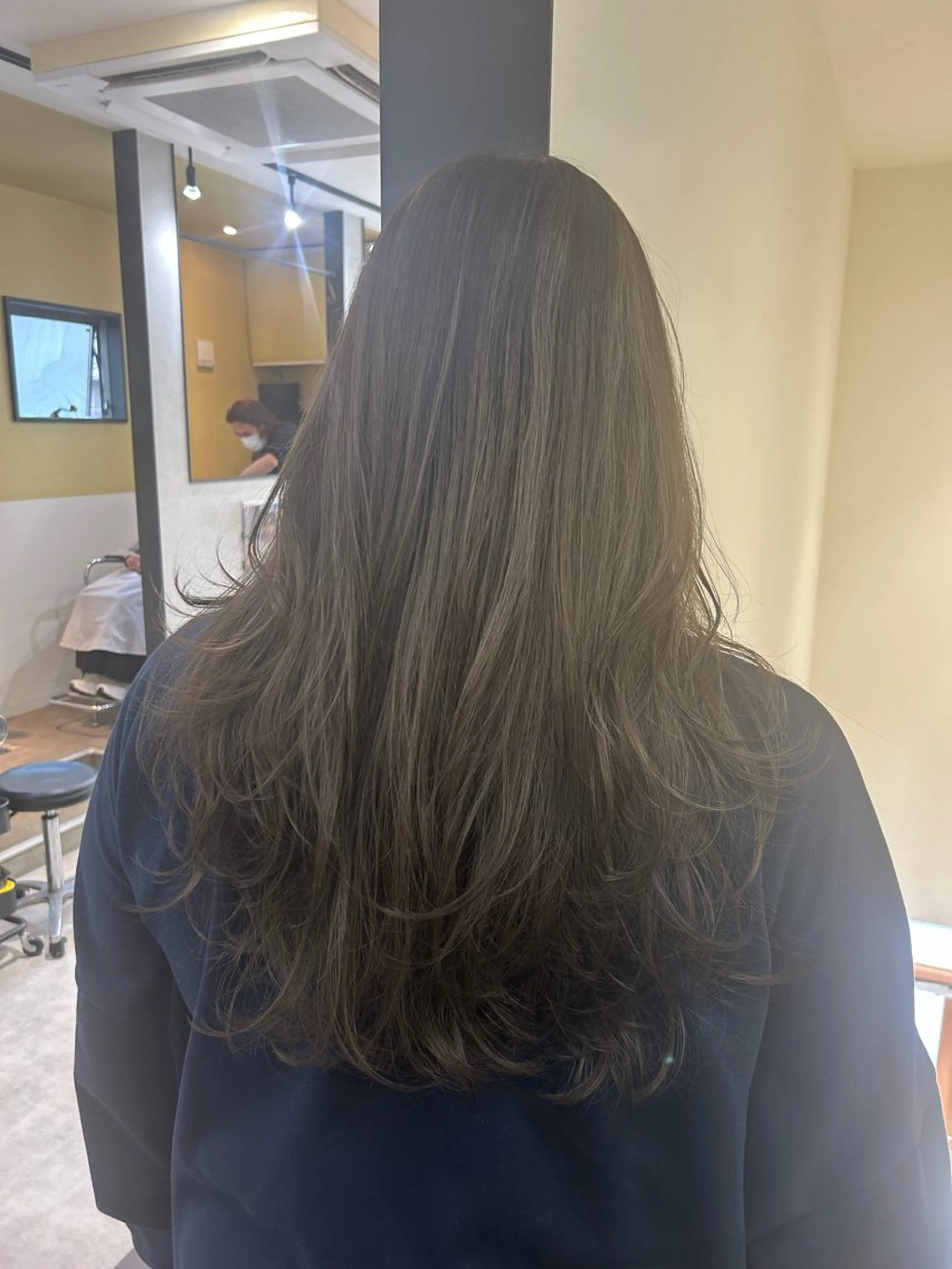 ロング カラー アッシュ 透明感カラー オリーブアッシュ カット ヘアカラー トリートメント hub hair レイヤー/透明感のヘアスタイル