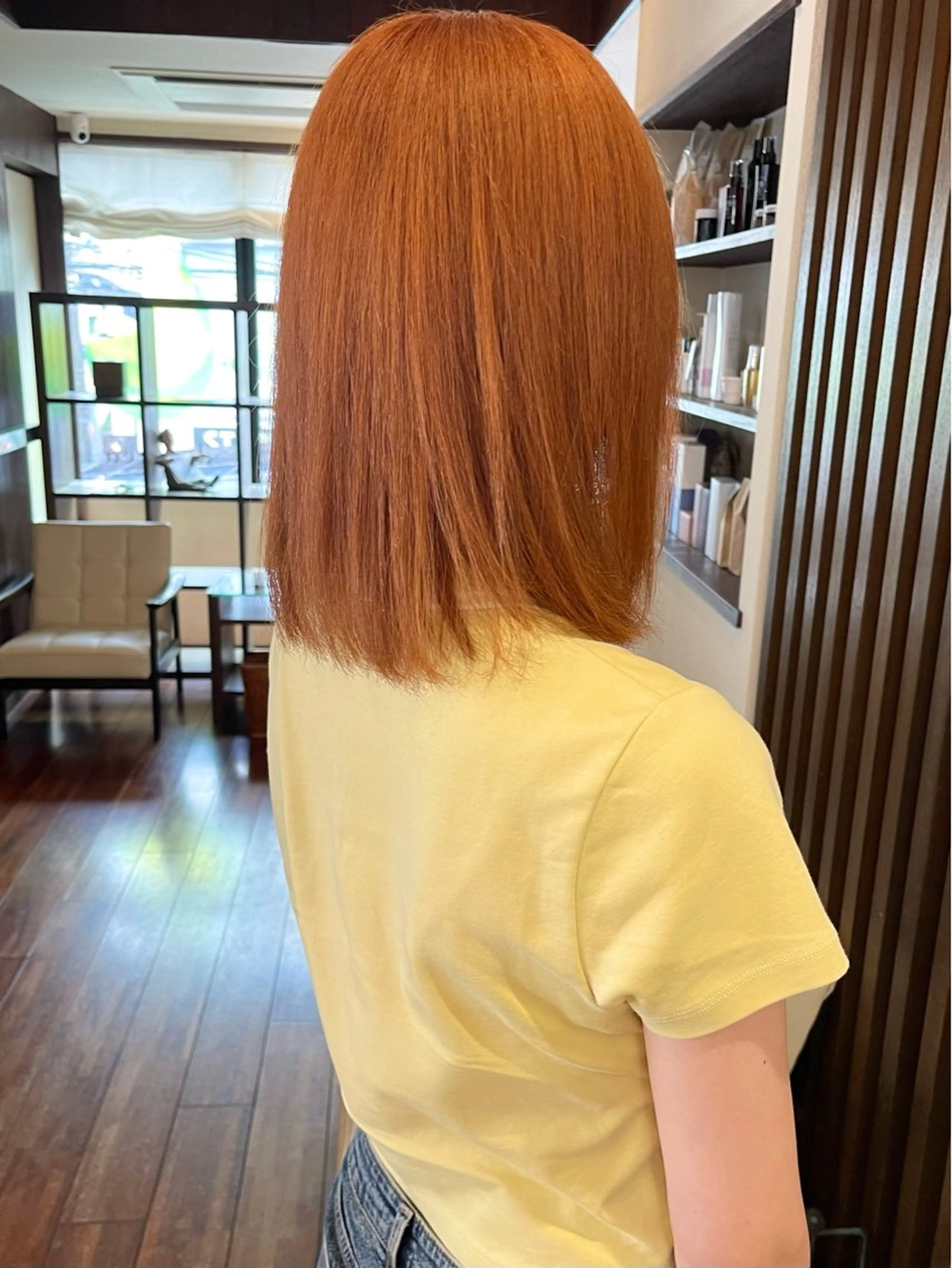 ショート カラー オレンジ カット ヘアカラー トリートメント 髪質改善ｶﾗｰ ｹｱﾌﾞﾘｰﾁ/ﾀﾑのヘアスタイル