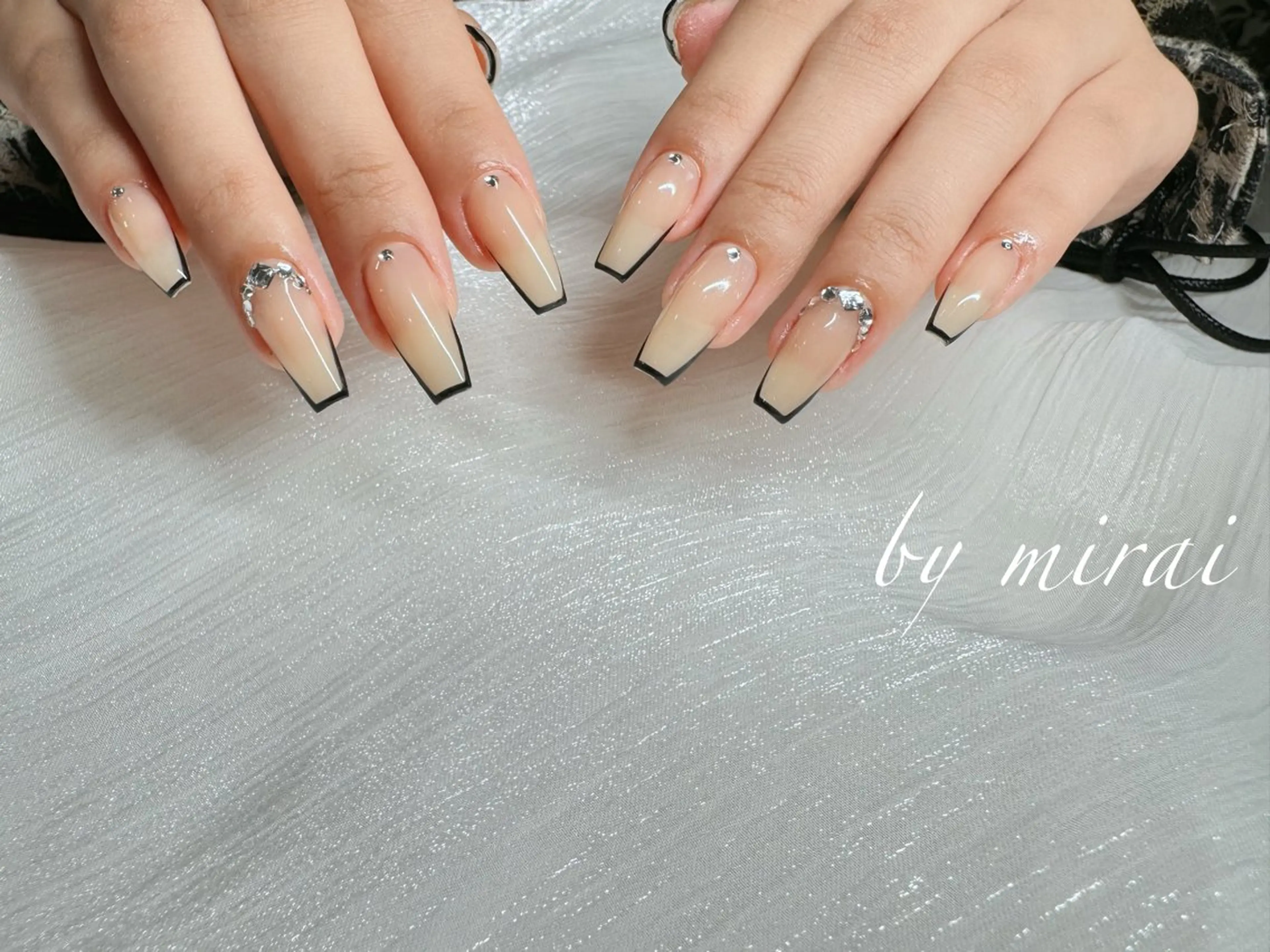 ネイル ハンドネイル ネイルサロン 9Carats神田のネイルデザイン