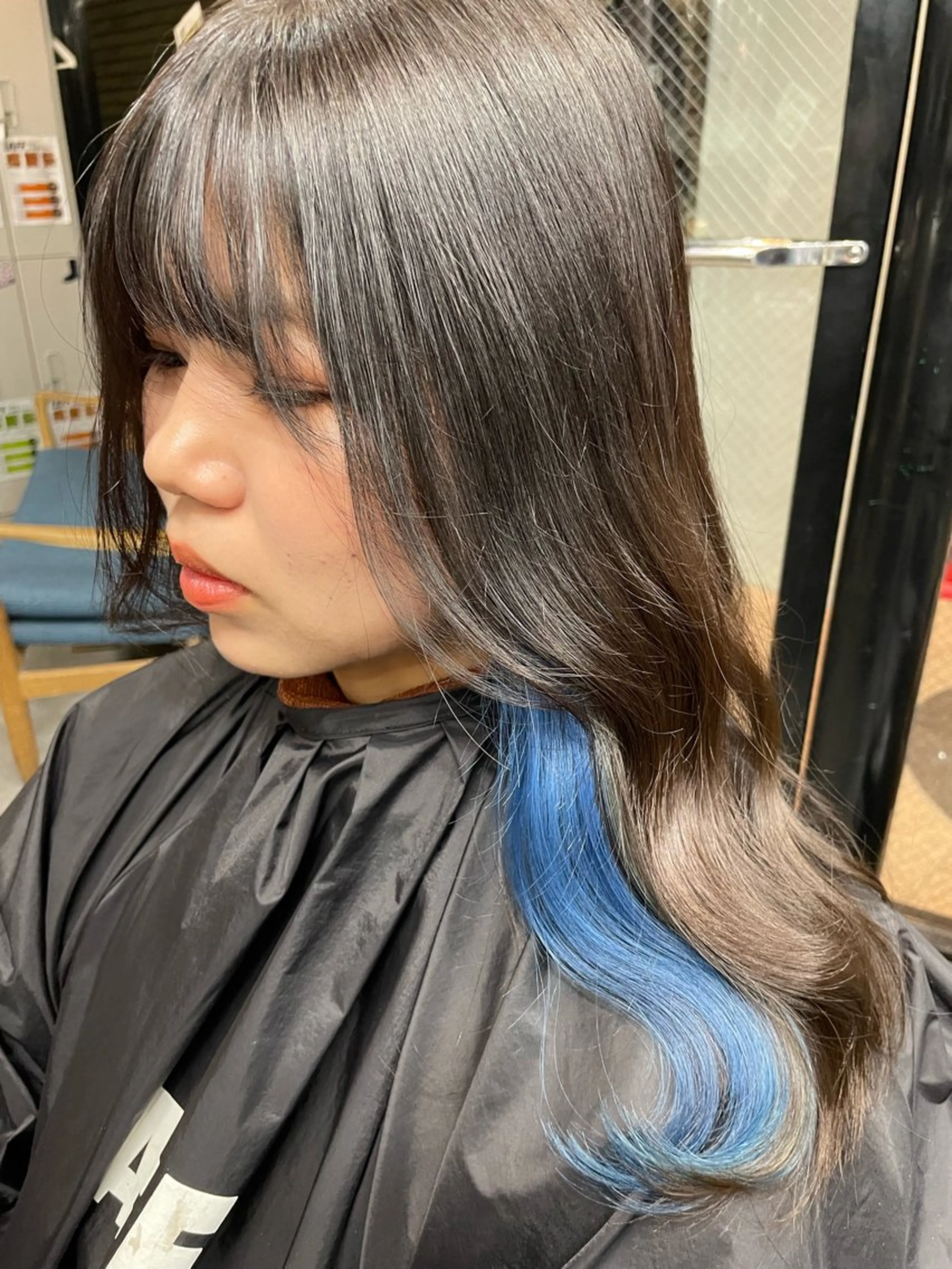 ミディアム カラー ブルーカラー イヤリングカラー LAFF所属・大阪ハイトーン ひらり💜のヘアスタイル