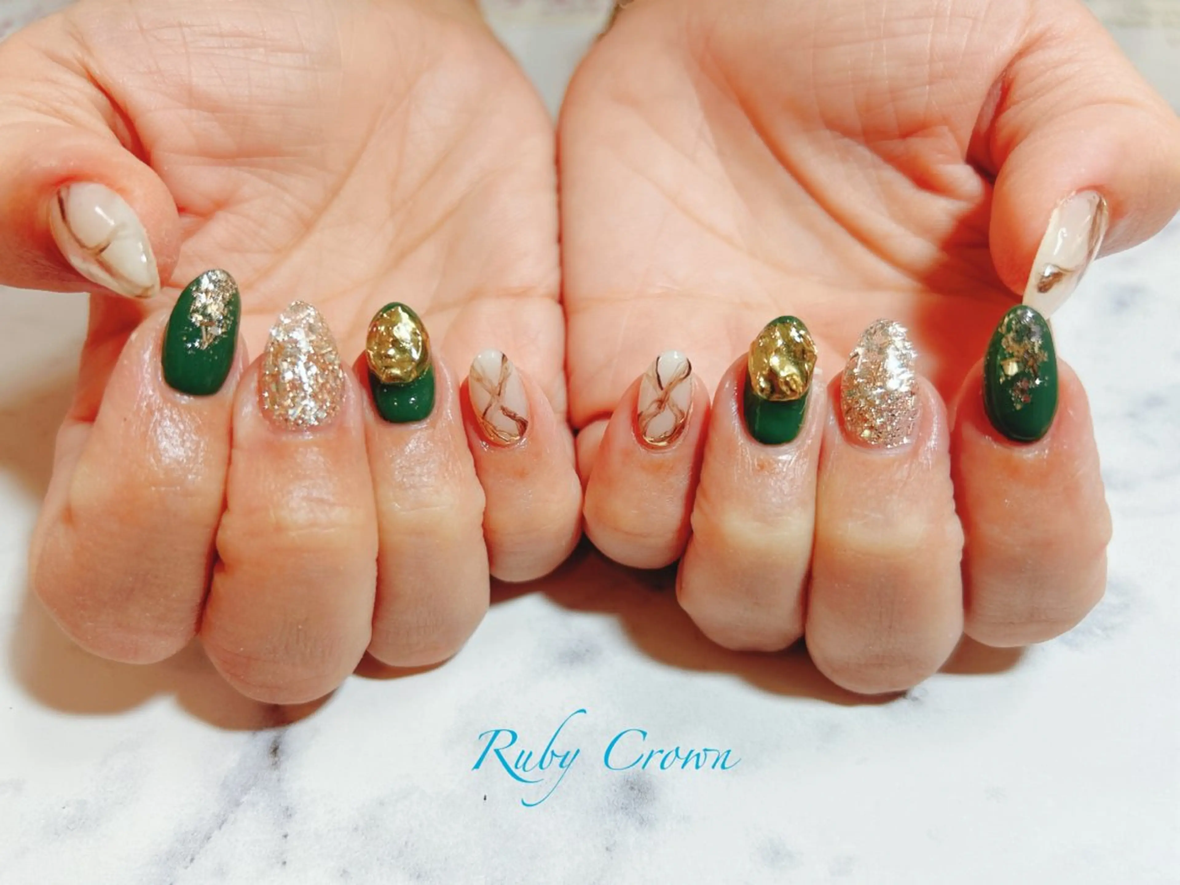 ネイル ハンドネイル Ruby Crownのネイルデザイン