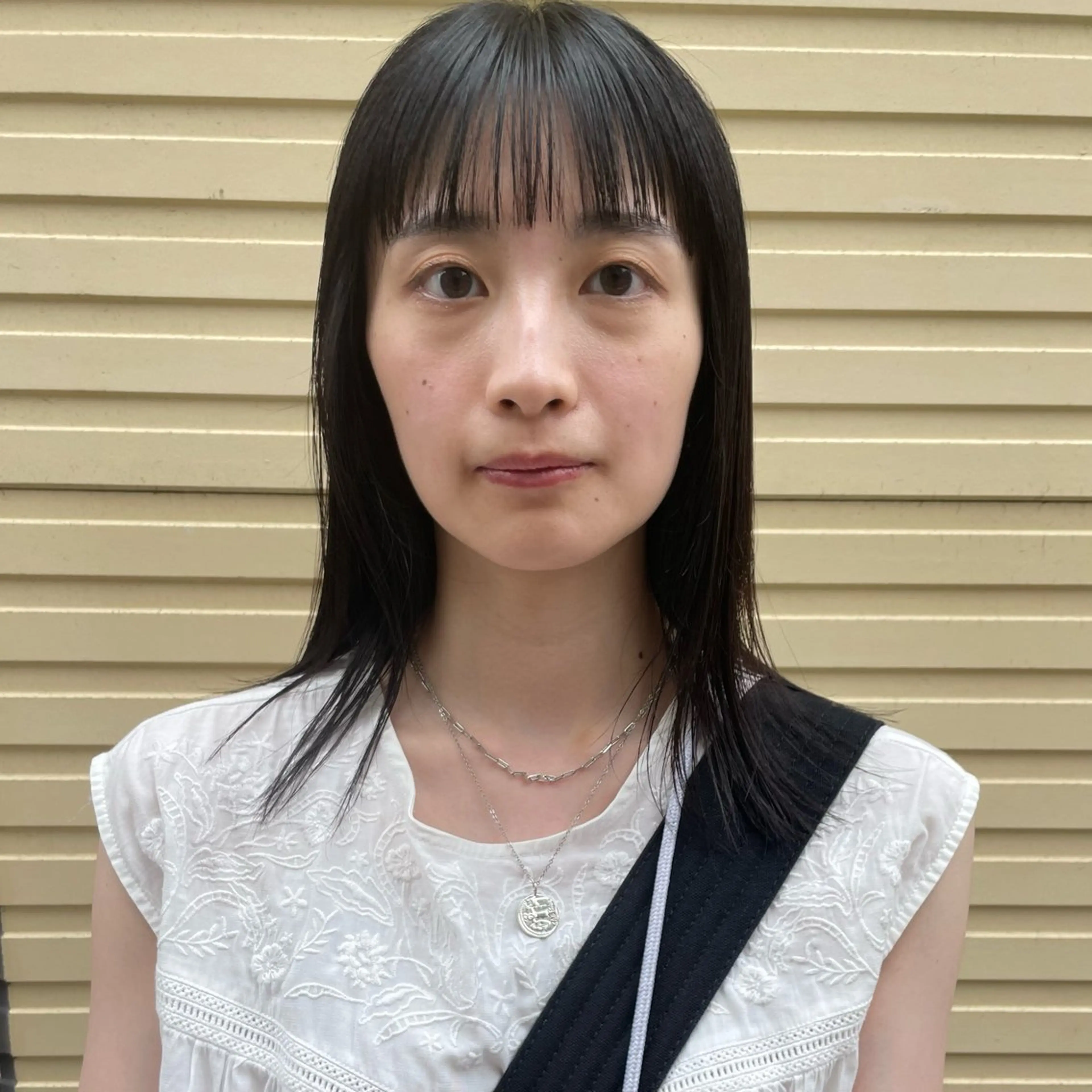 ミディアム カラー ホリケ アオイのヘアスタイル