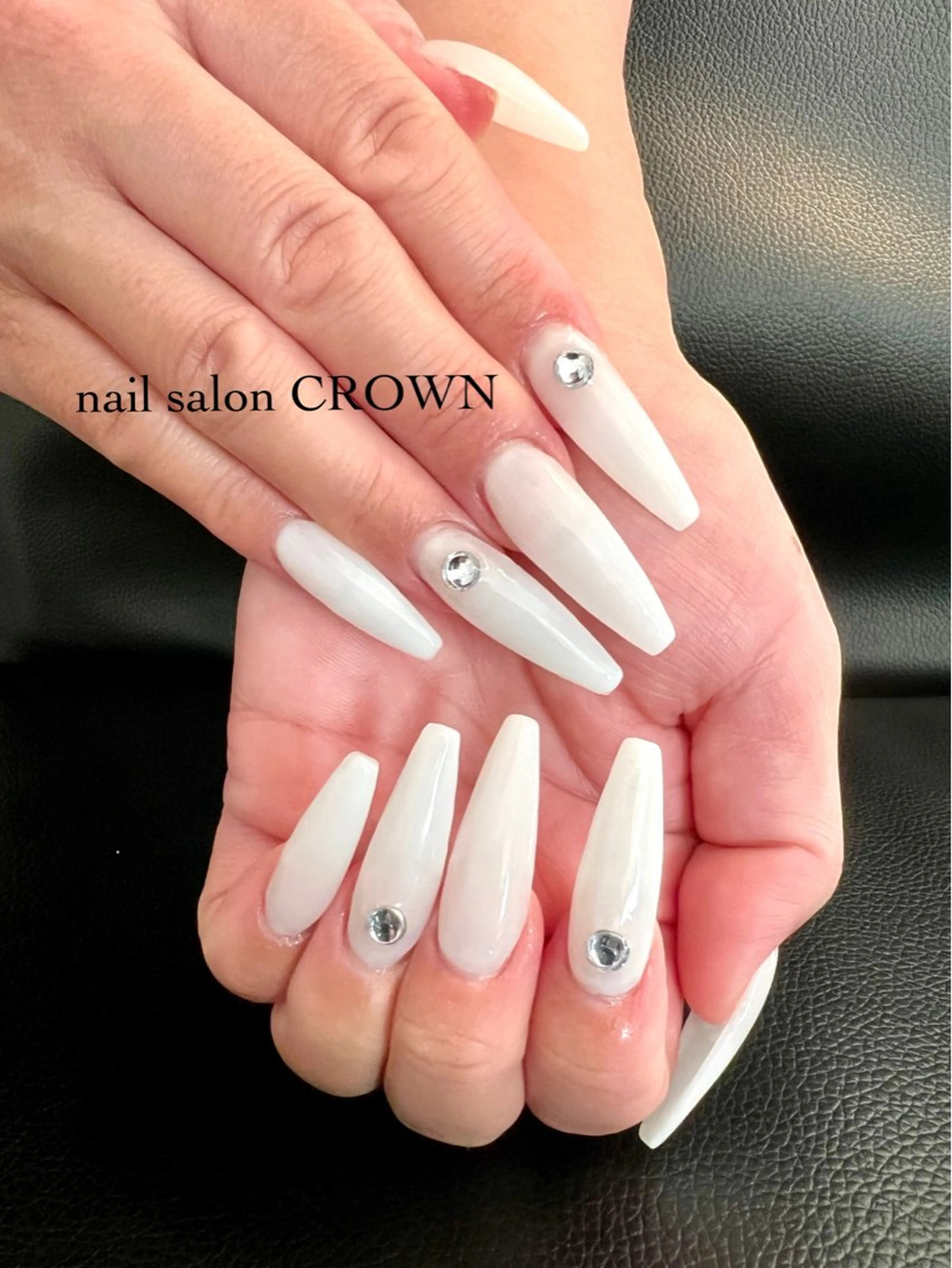 ネイル スカルプネイル ホワイト nail salon CROWNのネイルデザイン