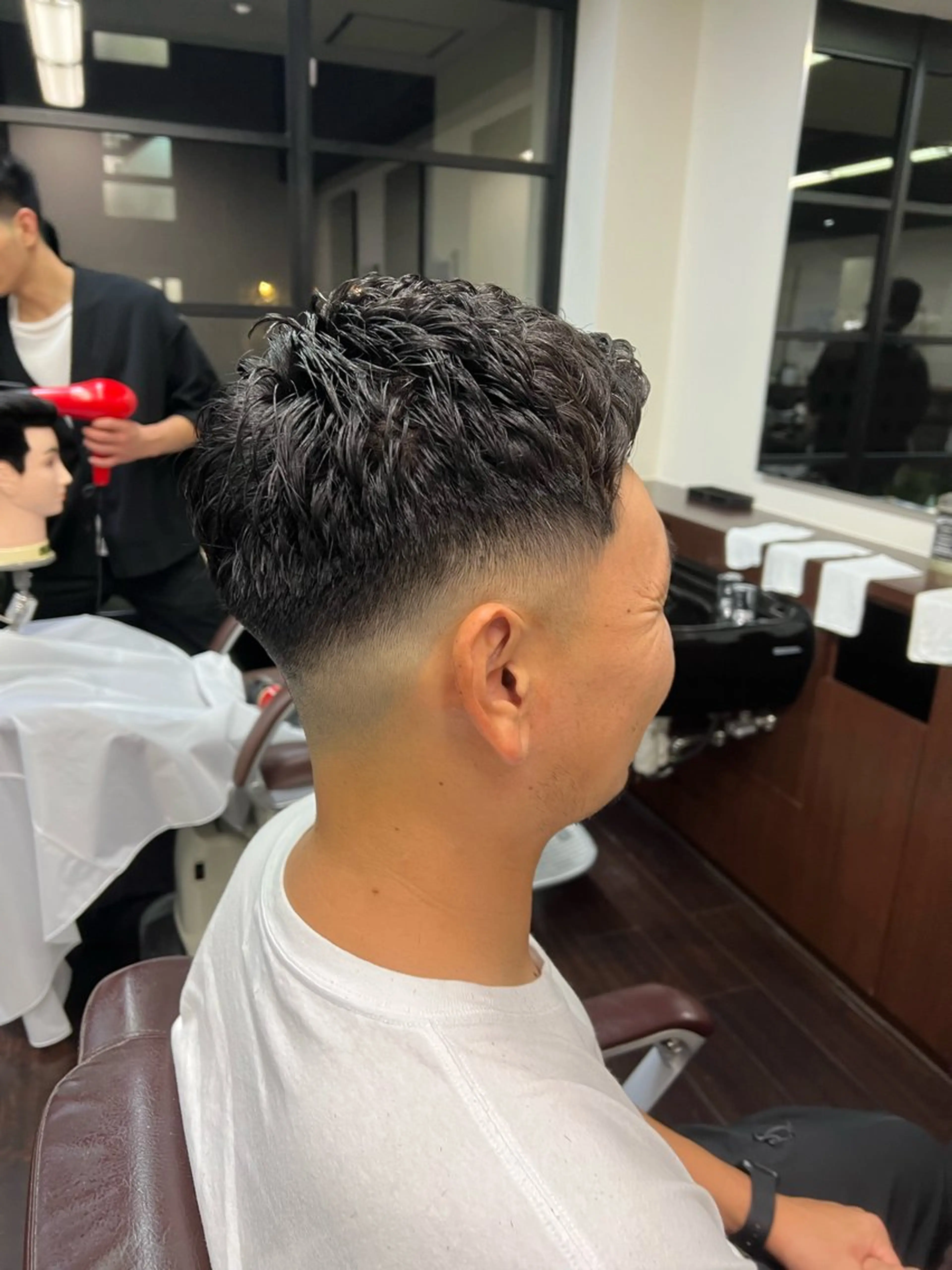 アイロンパーマ（短髪トップ8センチくらいの方）の写真