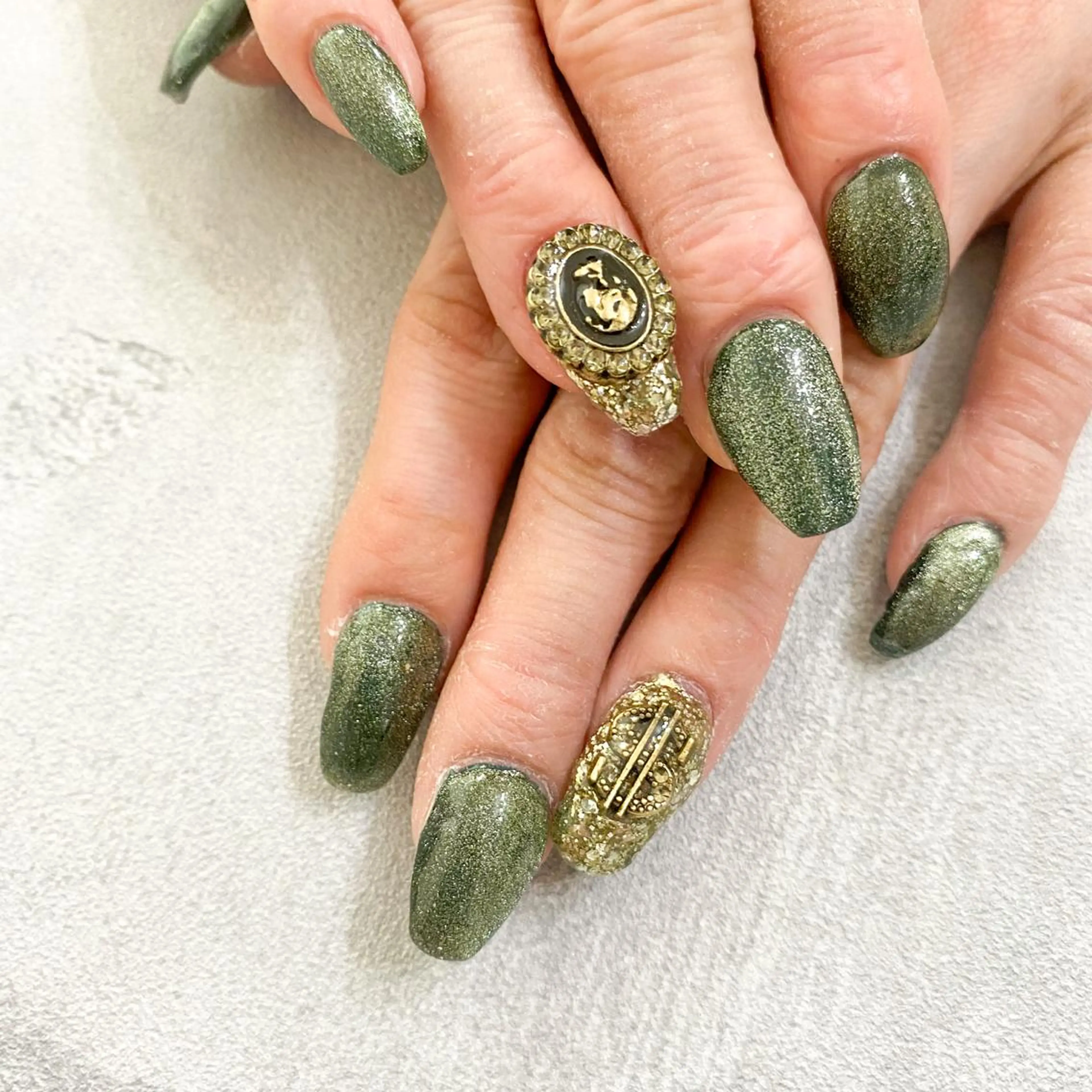 ネイル ハンドネイル ゴテゴテ💙ワンホン リオナのネイルデザイン