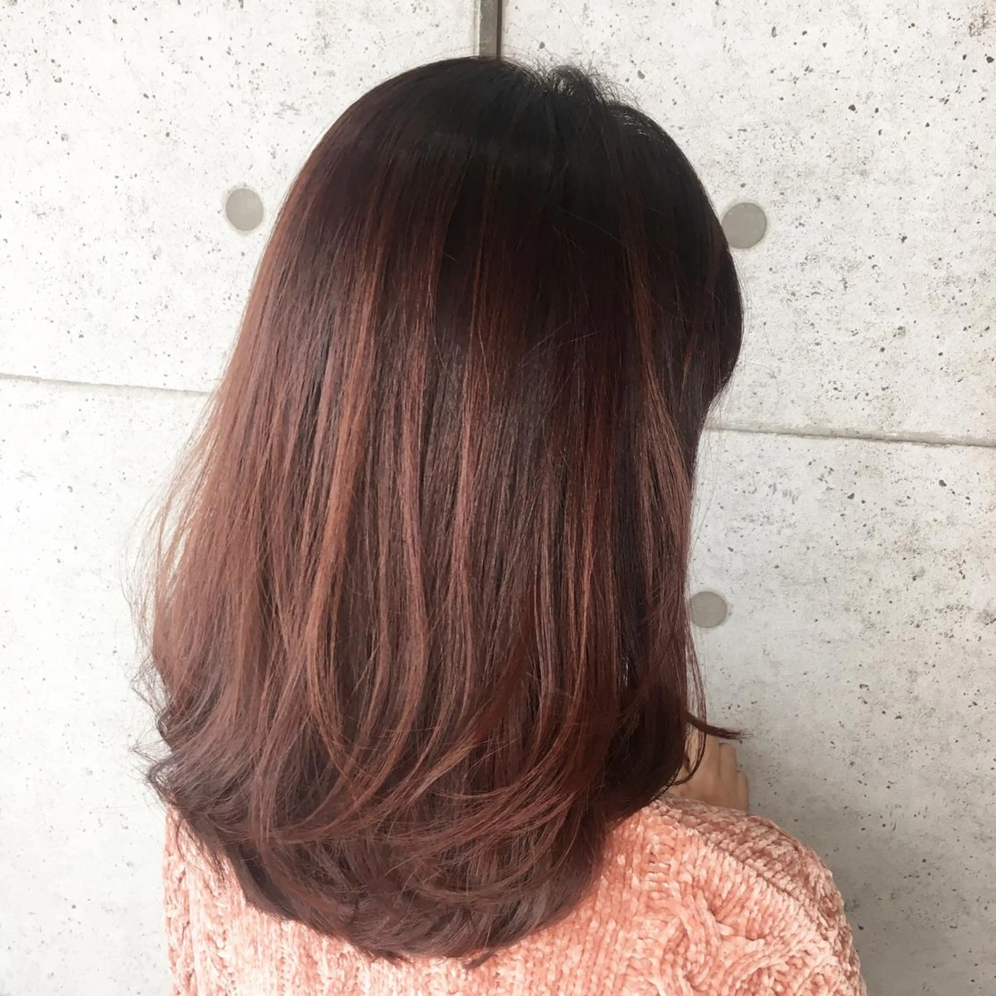 ミディアム 足立 磨咲のヘアスタイル