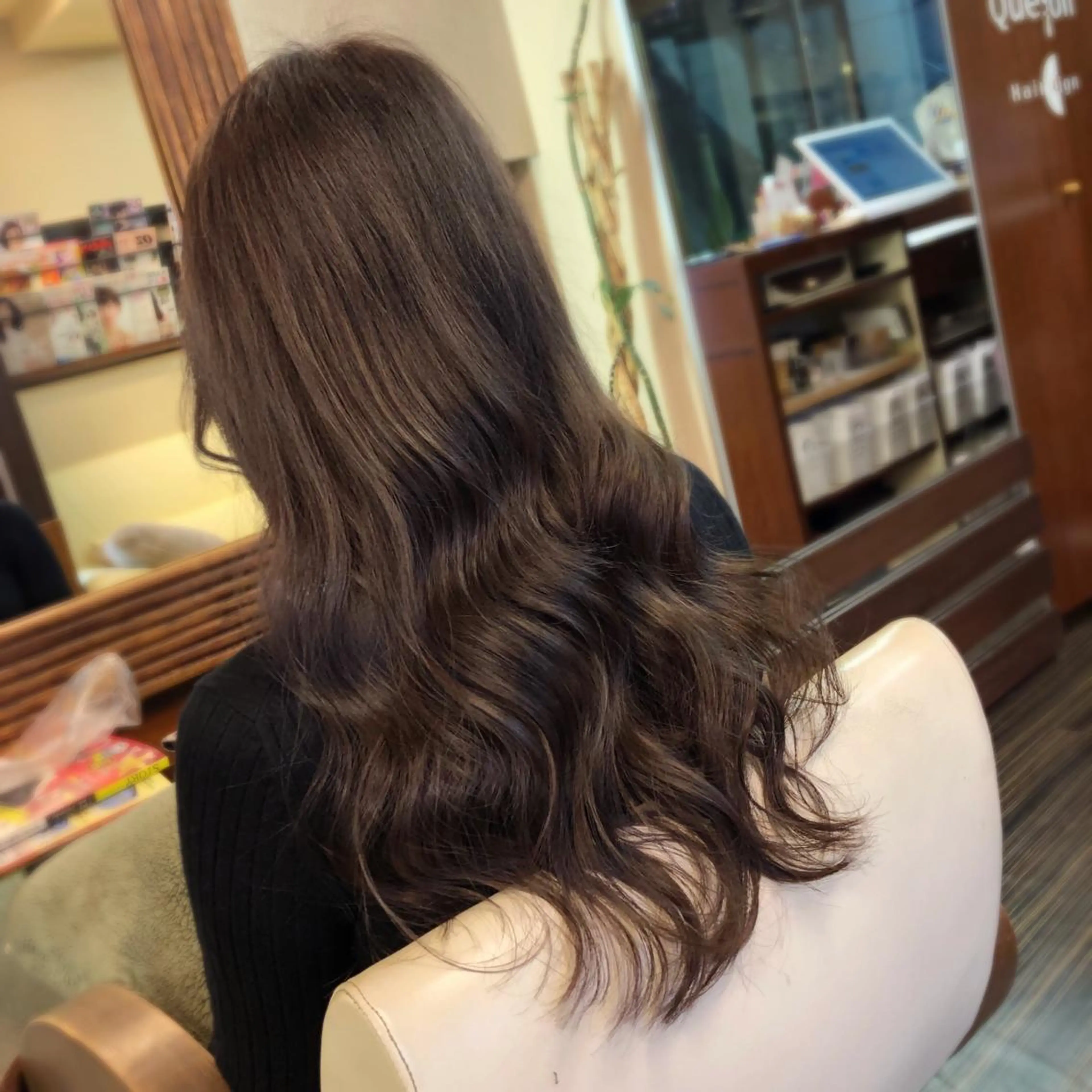 セミロング カラー ヘアカラー トリートメント 山崎 絵莉香のヘアスタイル