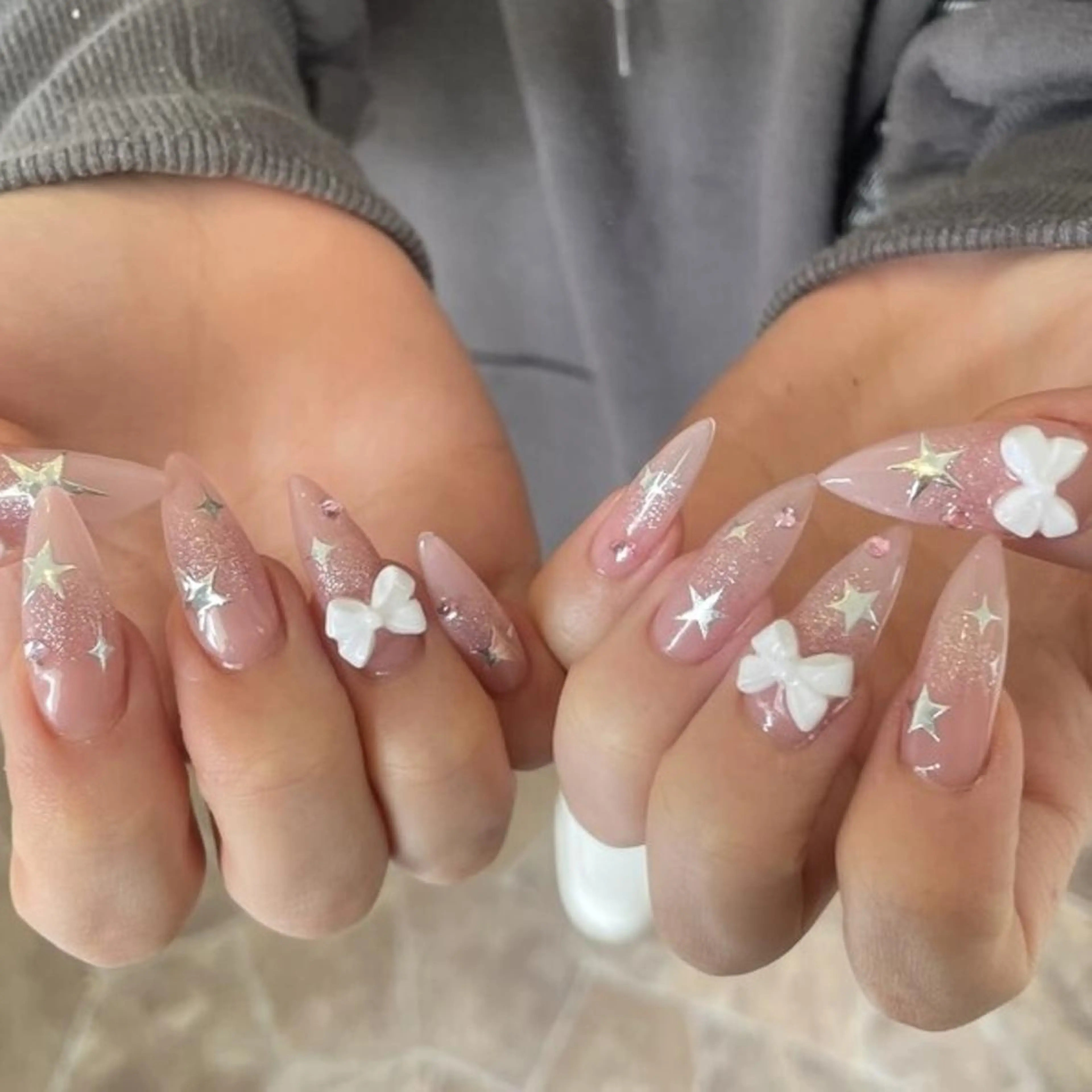 ネイル チークネイル ラメ(グリッター) リボン WOLTOKYO🌙 渋谷韓国ネイルのネイルデザイン