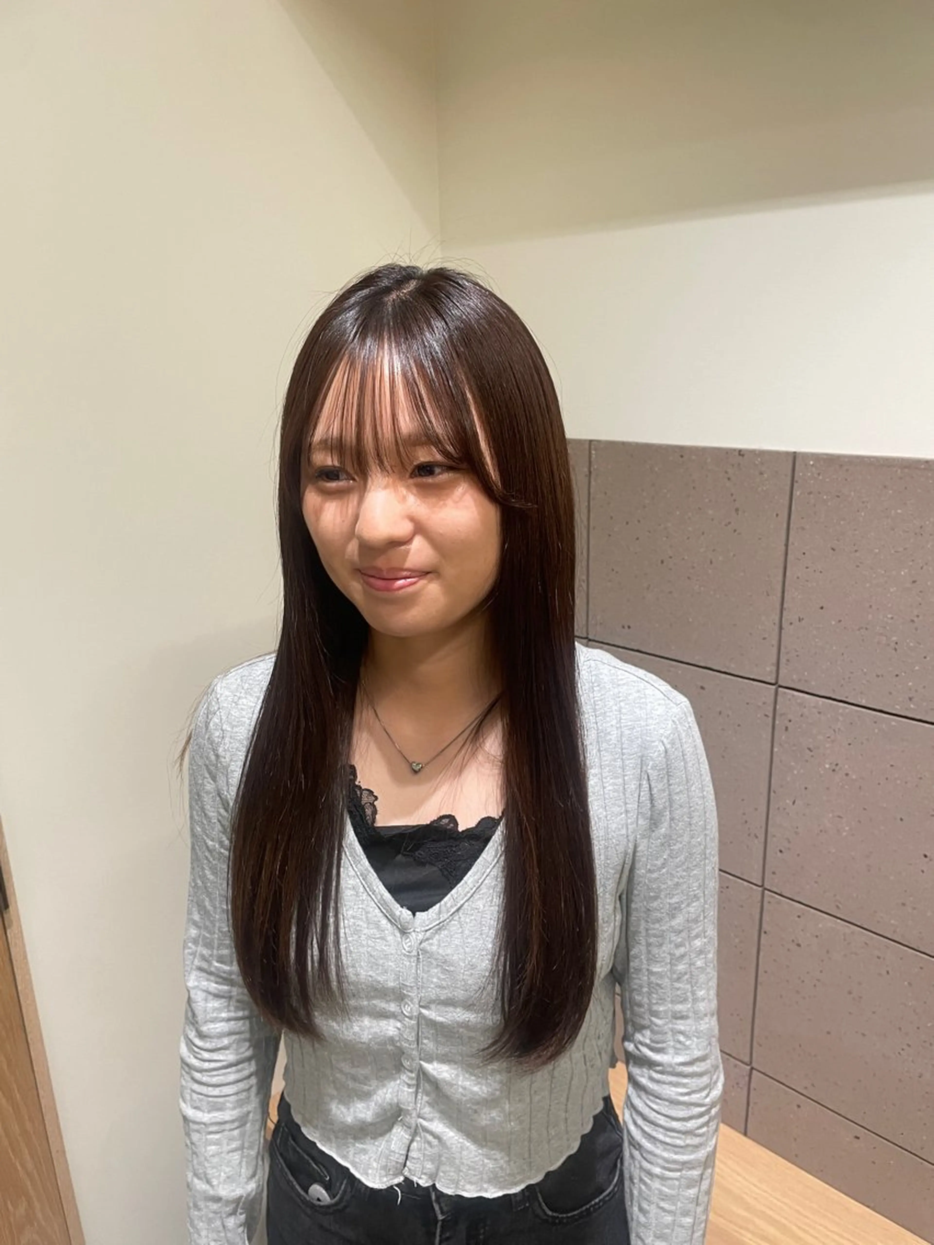 前髪ストレート🧚🏻‍♀️🧚🏿‍♂️気になるウネリもツヤツヤサラサラに☆*。の写真