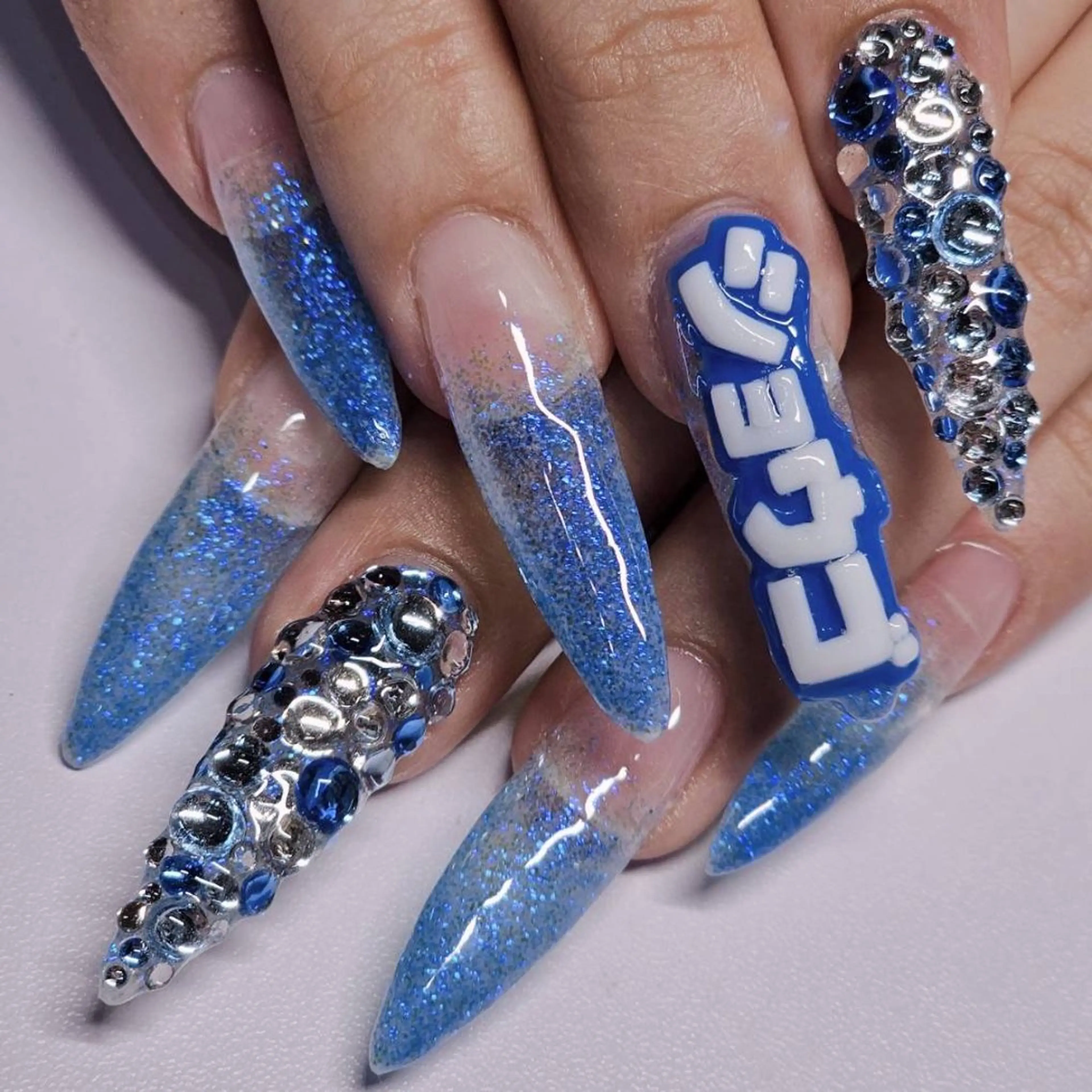 ネイル アートネイル ブルー グラデーション ラメ(グリッター) ストーンネイル ハンドネイル よしだ ひろきのネイルデザイン