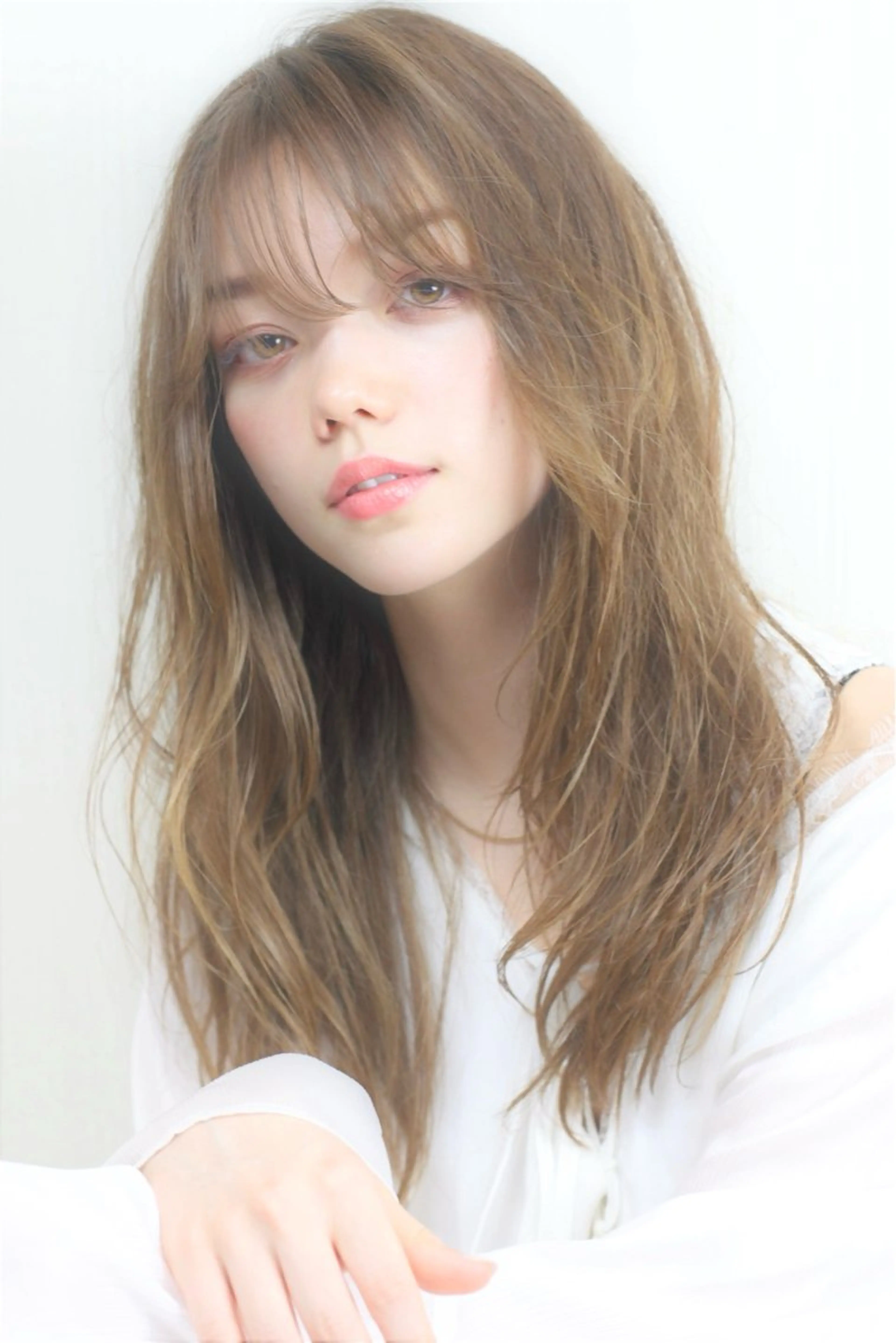 セミロング ハイライト 髪質改善 レイヤーカット 縮毛矯正 トリートメント 山村 伸一のヘアスタイル