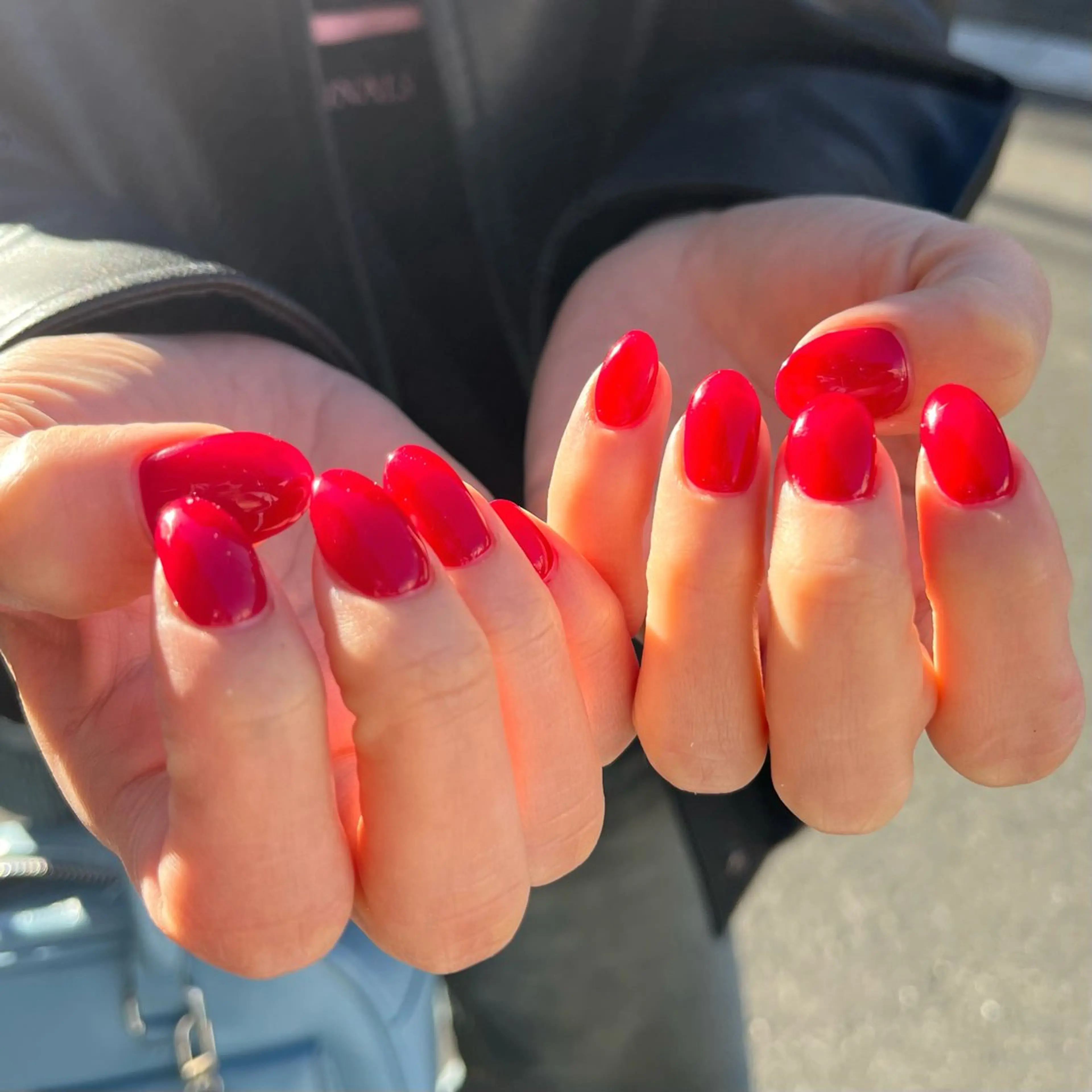 ネイル ワンカラーネイル 赤色 シンプルネイル ハンドネイル ハンドケア 🎀NAIL🎀 AI🪄︎︎◝✩のネイルデザイン