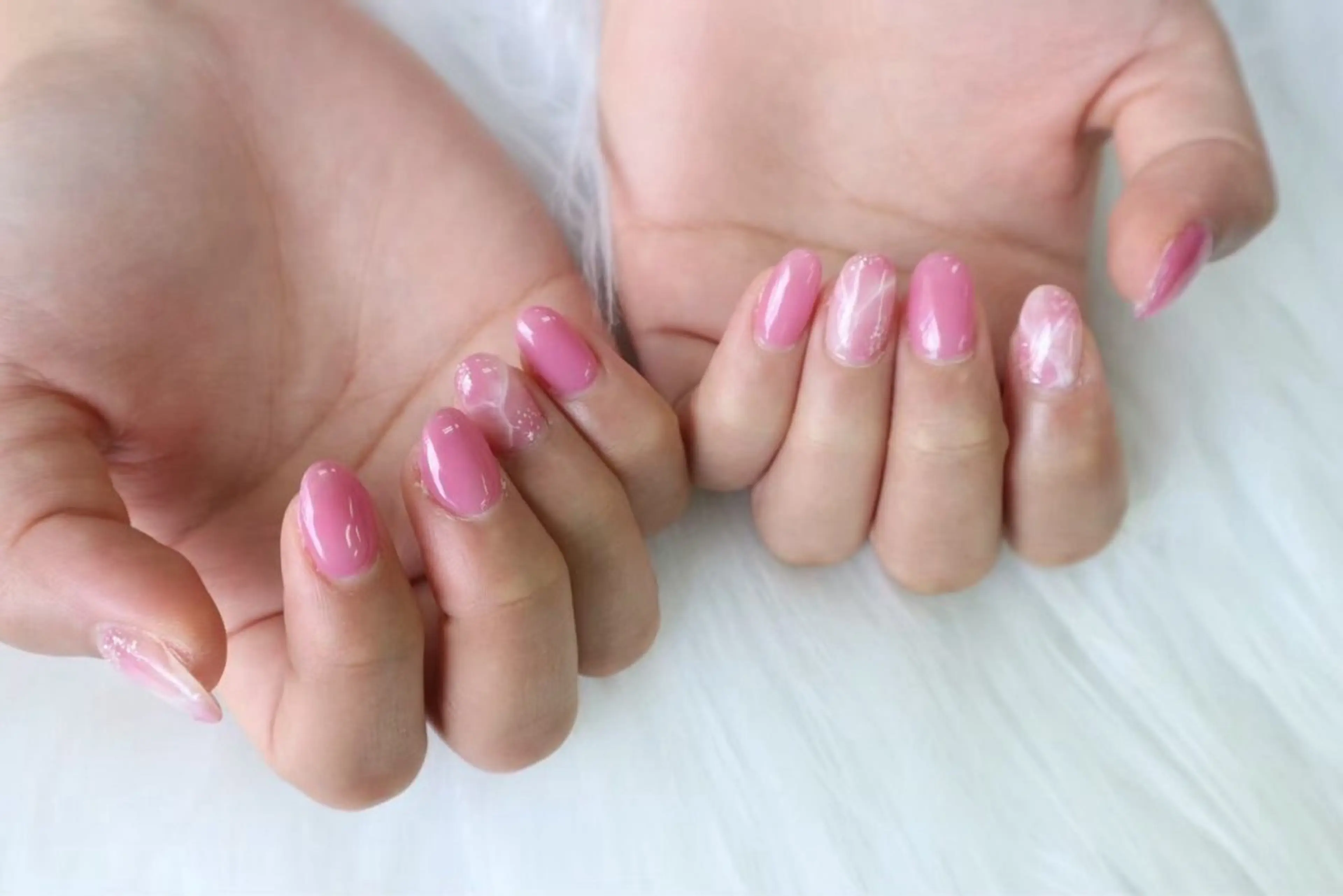 ネイル 大理石ネイル(マーブル) ピンク カラーズビューティサロン所属・ツノスエアヤカ ／つののネイルデザイン